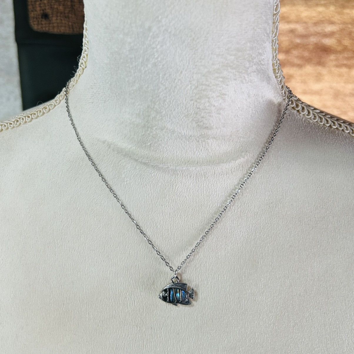 Handmade Handcrafted salvaged vintage abalone fish pendant necklace Size ONE SIZE - 3 Thumbnail