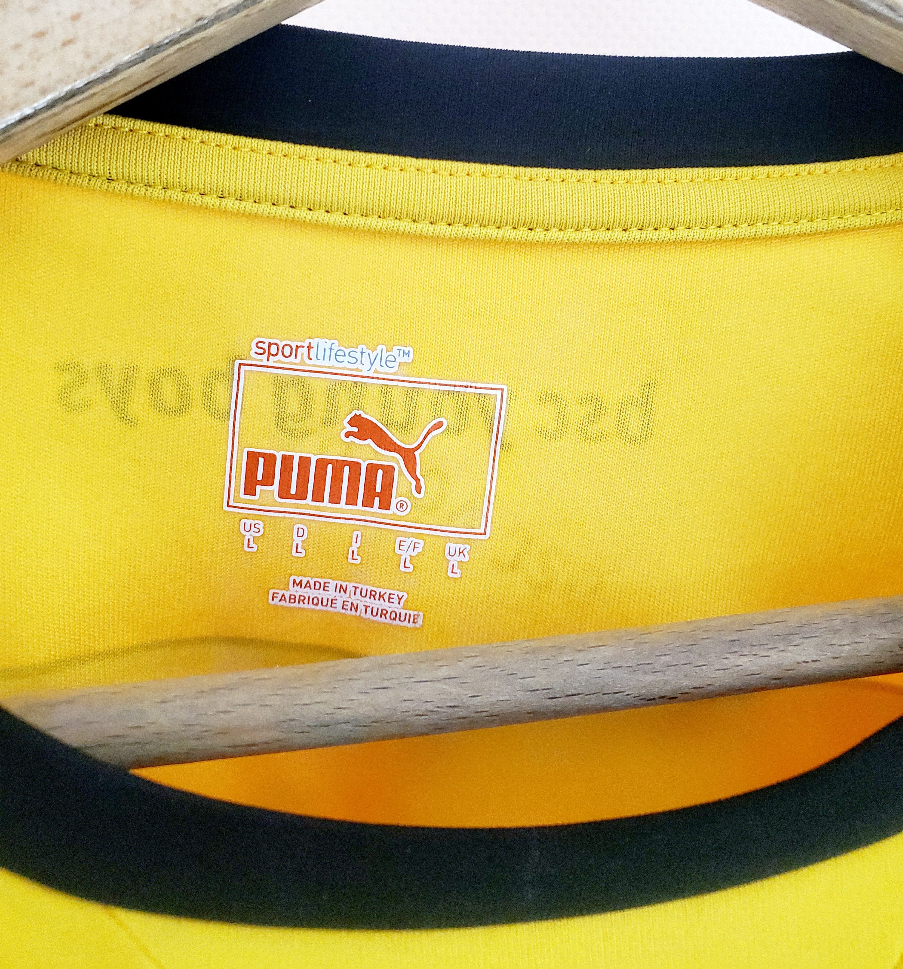 Puma YOUNG BOYS 2011 2012 HOME SOCCER JERSEY PUMA L Size US L / EU 52-54 / 3 - 4 Thumbnail