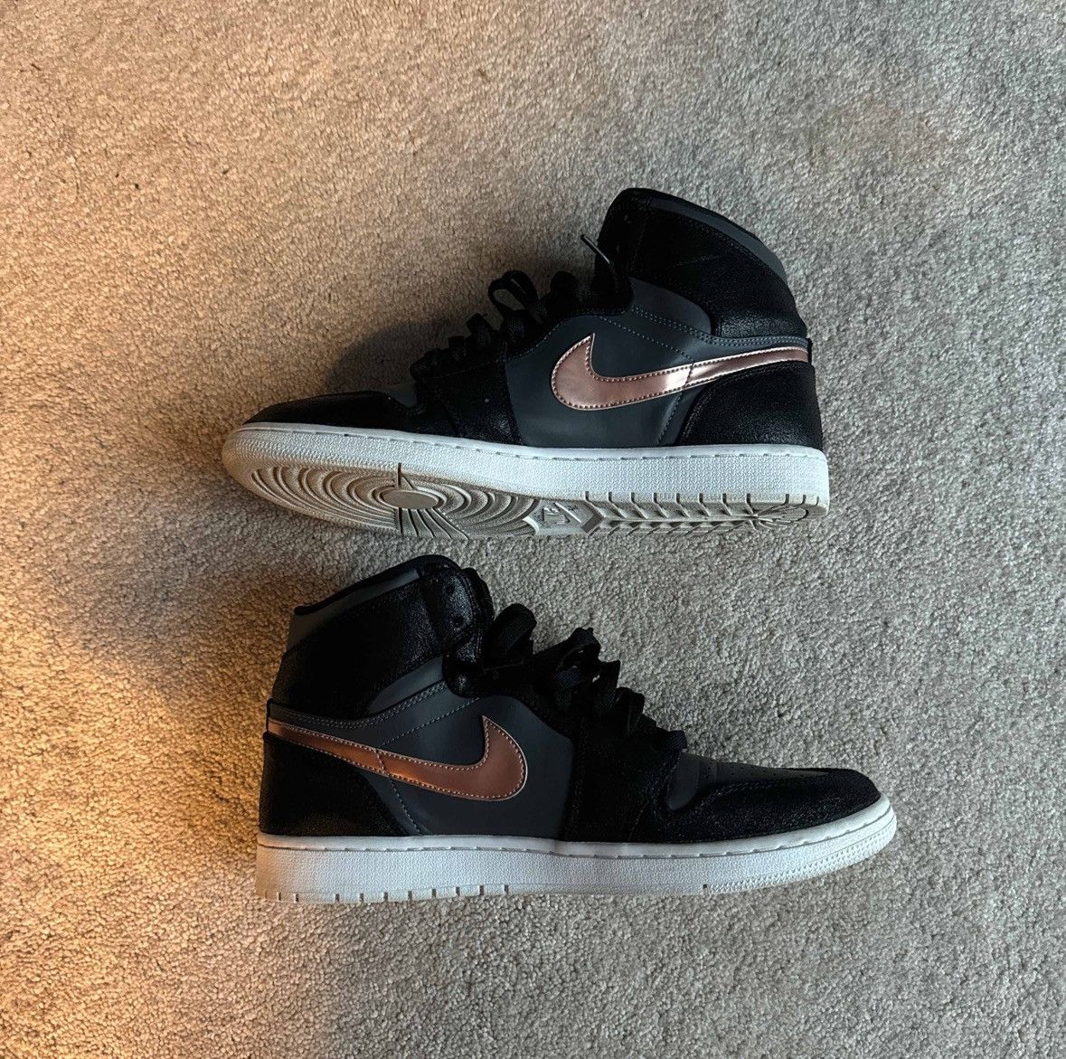 Jordan Brand × Nike Air Jordan 1 Bronze Medal Size US 12 / EU 45 - 2 Thumbnail