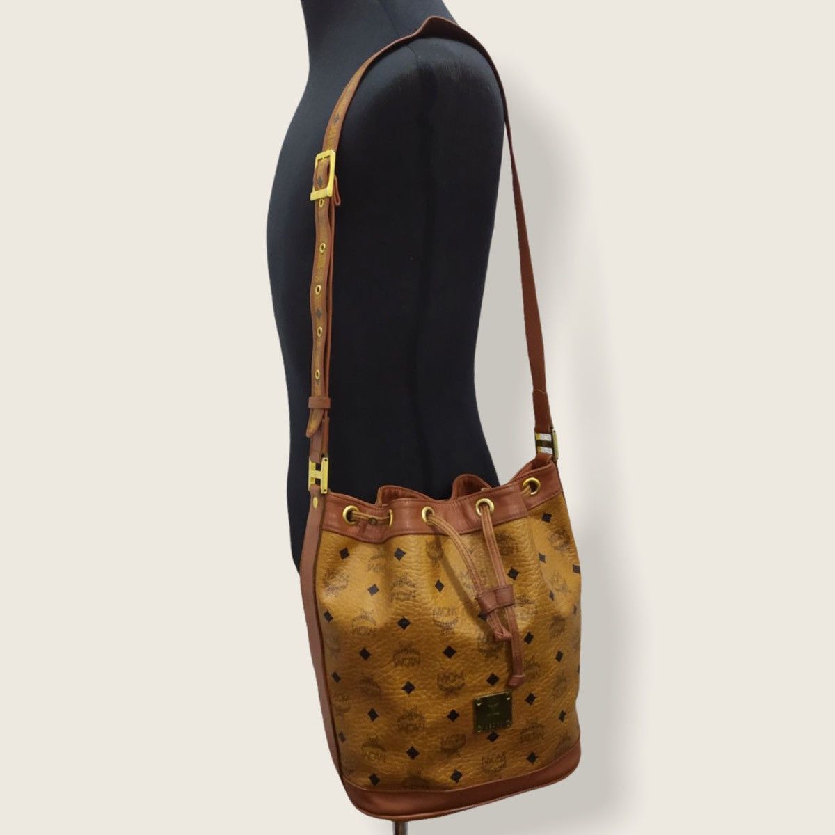 MCM AUTHENTIC MCM BUCKET DRAWSTRING SHOULDER BAG Size ONE SIZE - 15 Thumbnail