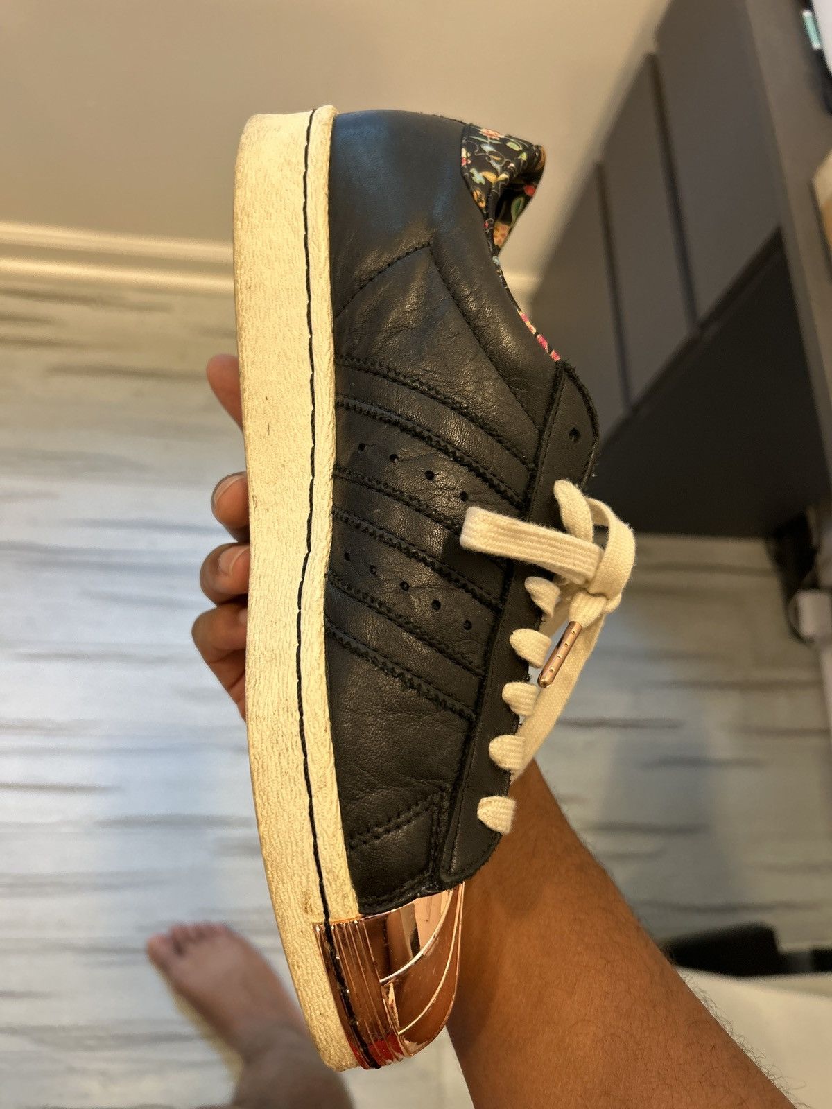 Adidas Adidas superstars Size US 10.5 / EU 43-44 - 4 Thumbnail