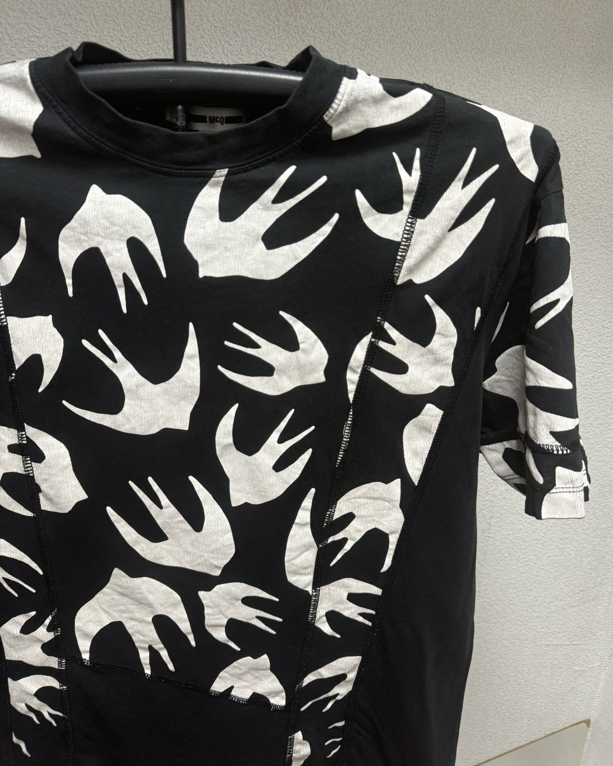 Alexander McQueen Alexander Mcqueen MCQ black fullprint t-shirt S sz moncler Size US S / EU 44-46 / 1 - 4 Thumbnail
