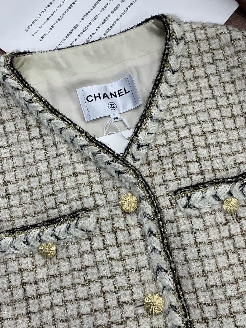 Chanel Chanel 25K new tweed plaid gold vest Size XS / US 0-2 / IT 36-38 - 2 Thumbnail