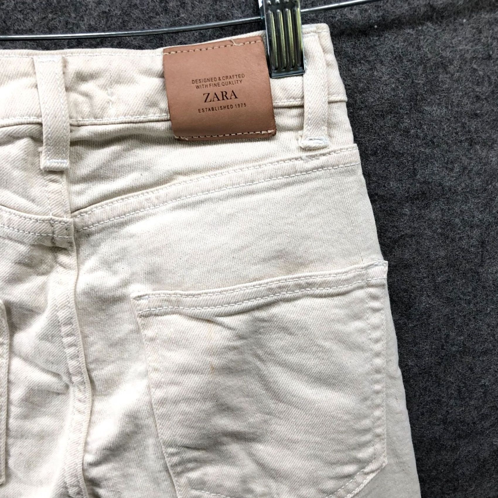 Zara Zara High Rise Straight Jeans Womens 0 Ivory White Split Hem Frayed Jeans Size 25" / US 0 / IT 36 - 7 Thumbnail