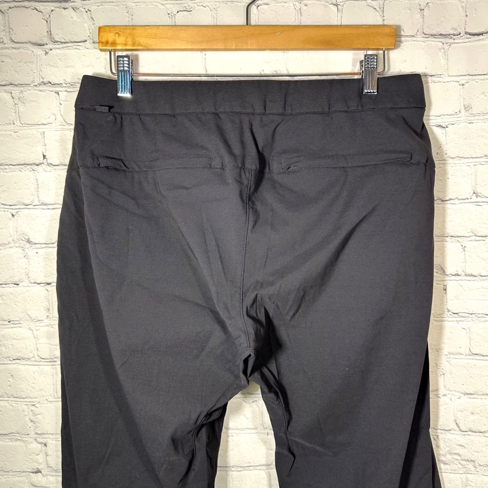 Lululemon Lululemon Pants Mens 34 Black Stretch Trousers Belted Adjustable Waist Breathable Pockets Chino Straight Regular Size US 36 / EU 52 - 6 Thumbnail