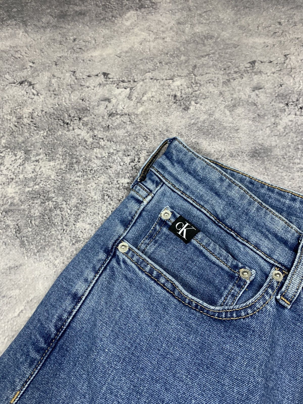 Calvin Klein Calvin Klein Washed Blue Jeans Slim Taper Fit Size W32L30 Size US 32 / EU 48 - 8 Thumbnail