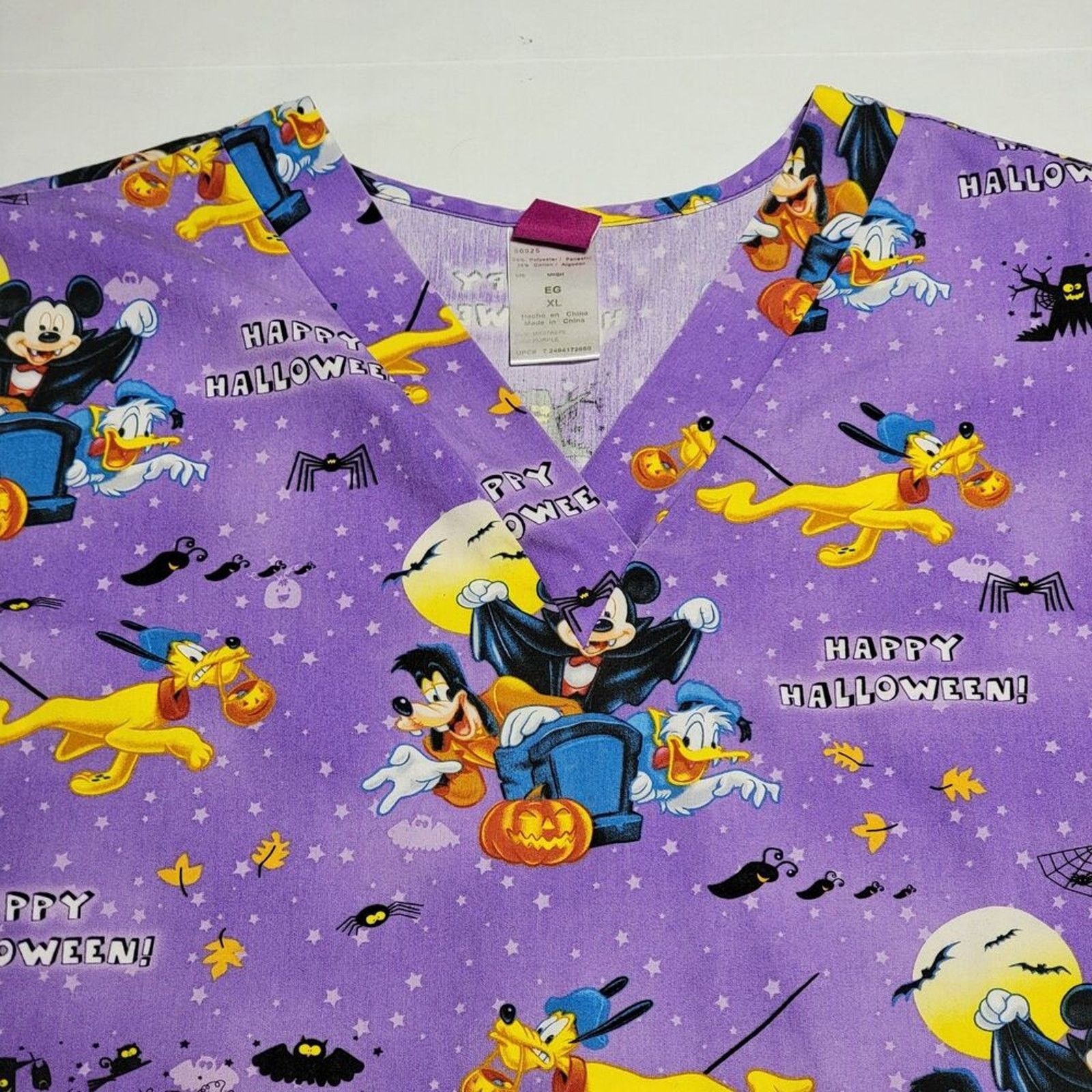 Disney The Wonderful World Of Disney Halloween Scrub Top - Size XL Size XL / US 12-14 / IT 48-50 - 2 Thumbnail