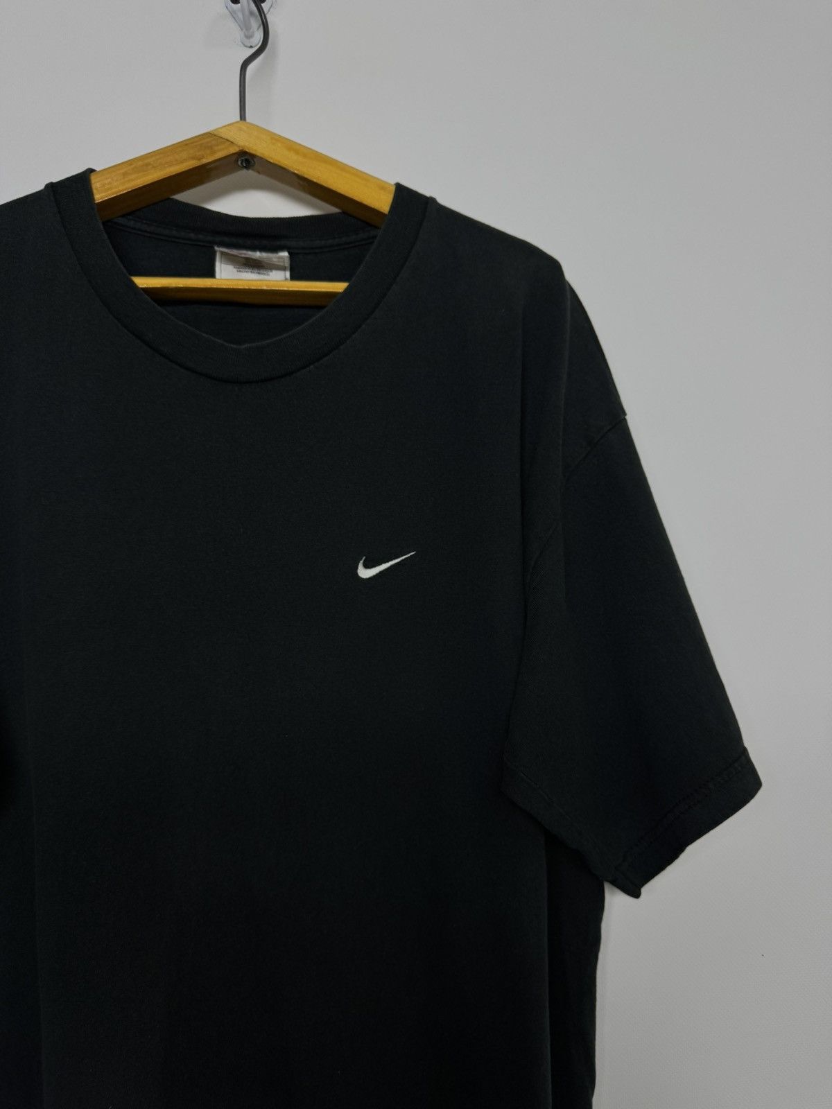 Nike Vintage Y2k Nike Swoosh Logo T-Shirt 00’s Size US L / EU 52-54 / 3 - 1 Thumbnail