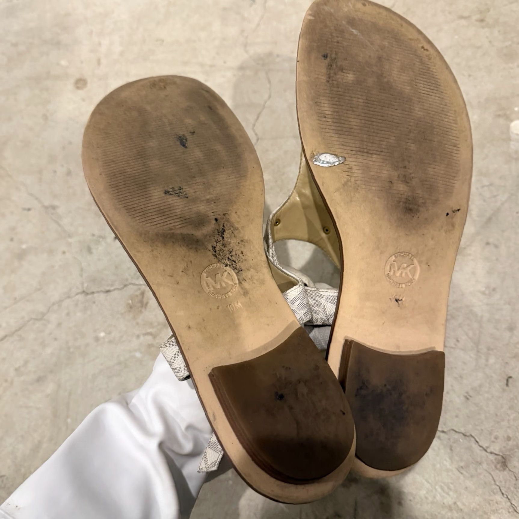 Michael Kors MICHAEL KORS Womens 10M Plate MK Logo White Logo Thong Sandals Size US 10 / IT 40 - 5 Thumbnail