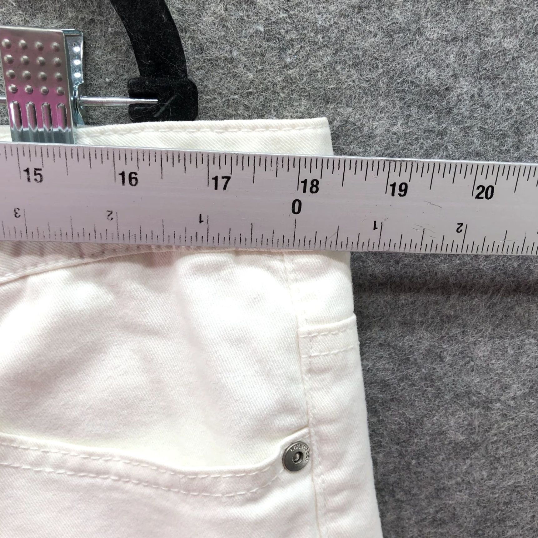 Vintage Liverpool Jeans Capri Shorts Womens 14 White Stretch Mid Rise 5-Pocket Denim Capri Size 36" / US 14 / IT 50 - 4 Thumbnail