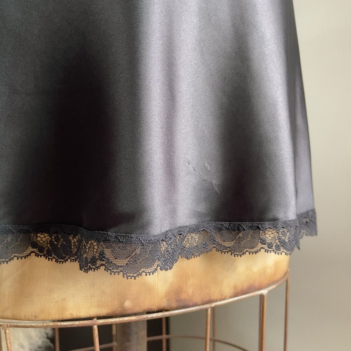 Victoria's Secret Victoria’s Secret 1990s Black Satin Slip Dress (36C/34D) Size L / US 10 / IT 46 - 15 Thumbnail