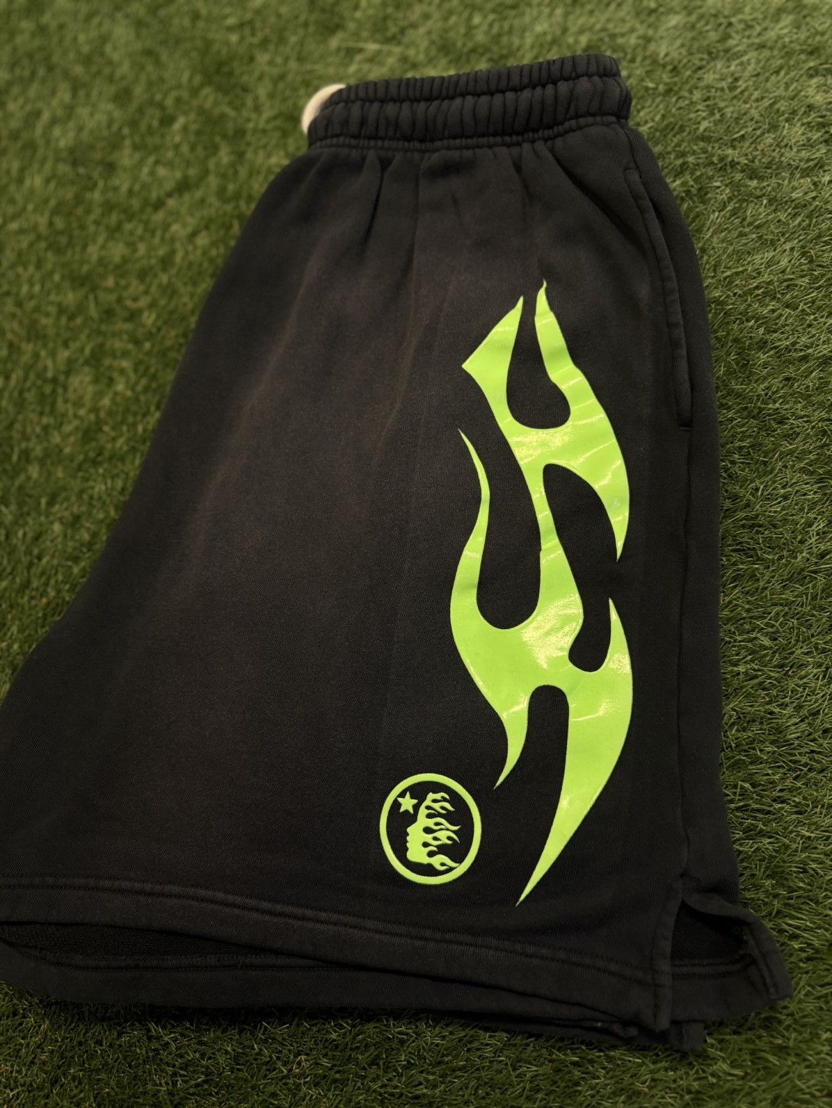 HELLSTAR Hellstar Flame Shorts Black Green Size XL (Brand NEW