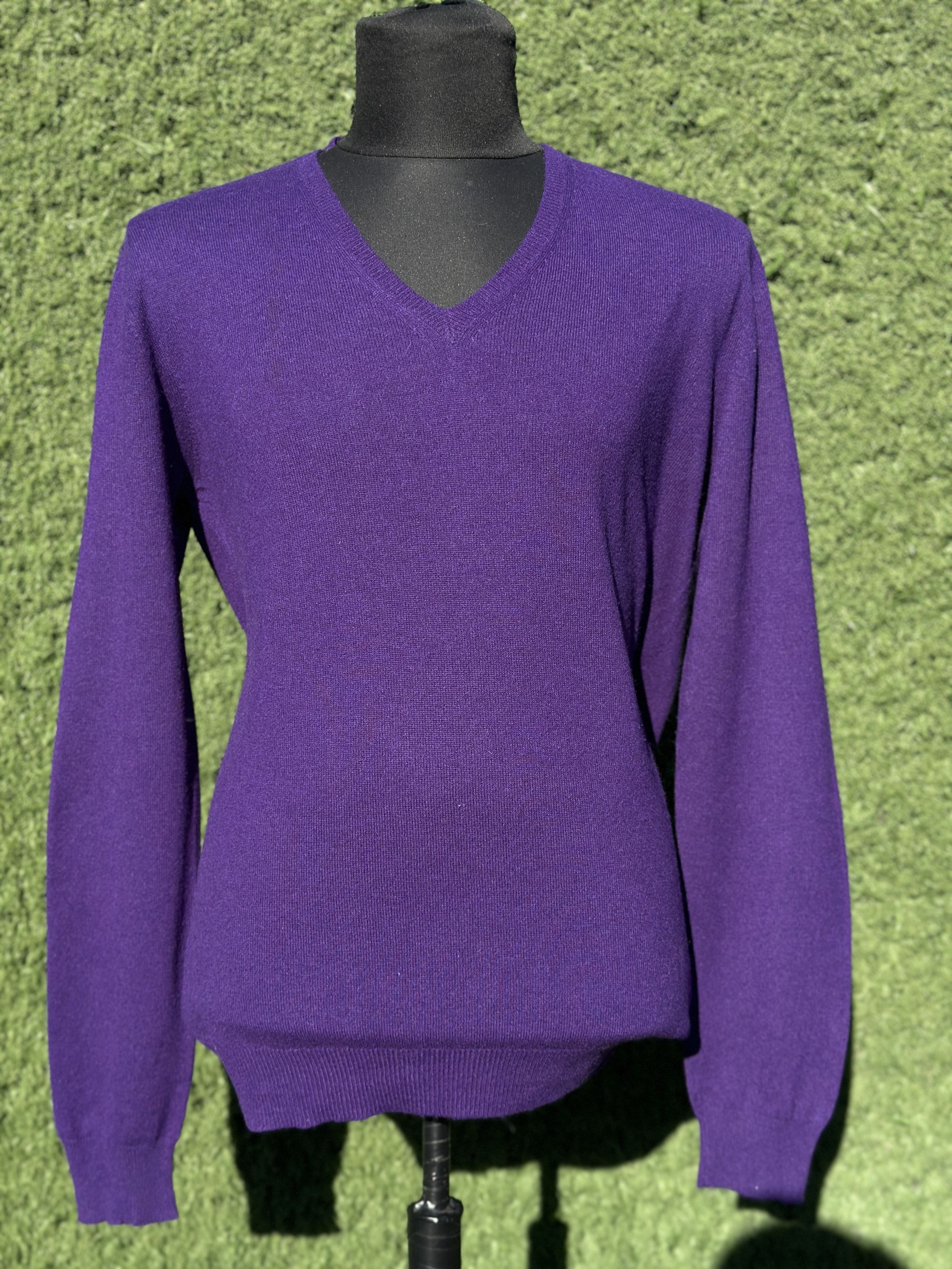 Prada Prada Men’s V-Neck Fine Wool Knit Sweater Size 52 IT L Size US L / EU 52-54 / 3 - 1 Thumbnail