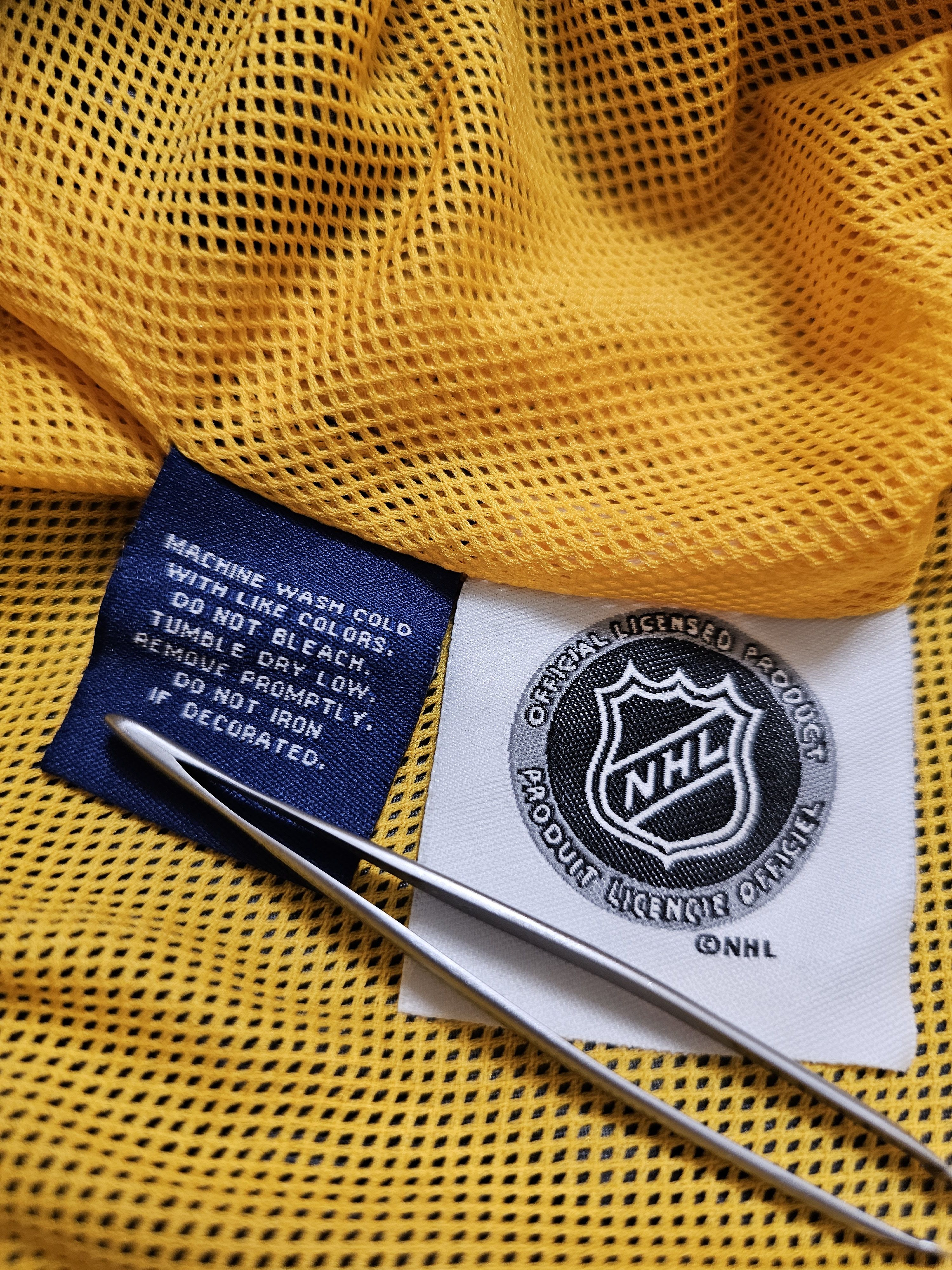 NHL × Vintage BOSTON BRUINS SWEATSHIRT NHL HOCKEY JACKET Size US M / EU 48-50 / 2 - 9 Thumbnail