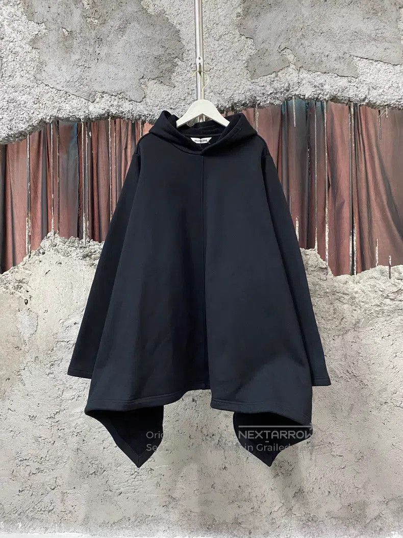 Balenciaga Balenciaga Hooded Sweatshirt Cloak Size US XS / EU 42 / 0 - 1 Thumbnail