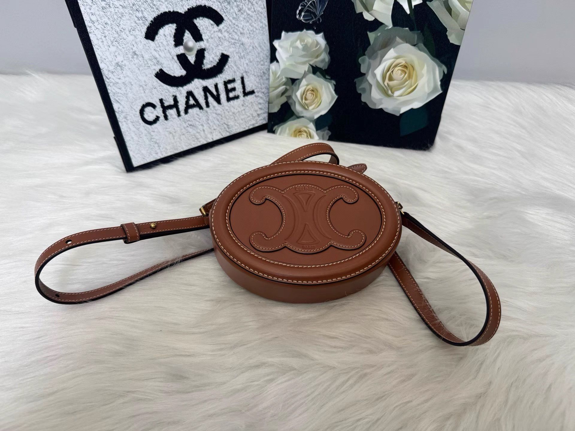 Celine CELINE Brown Mooncake Bag K36 Size ONE SIZE - 2 Thumbnail