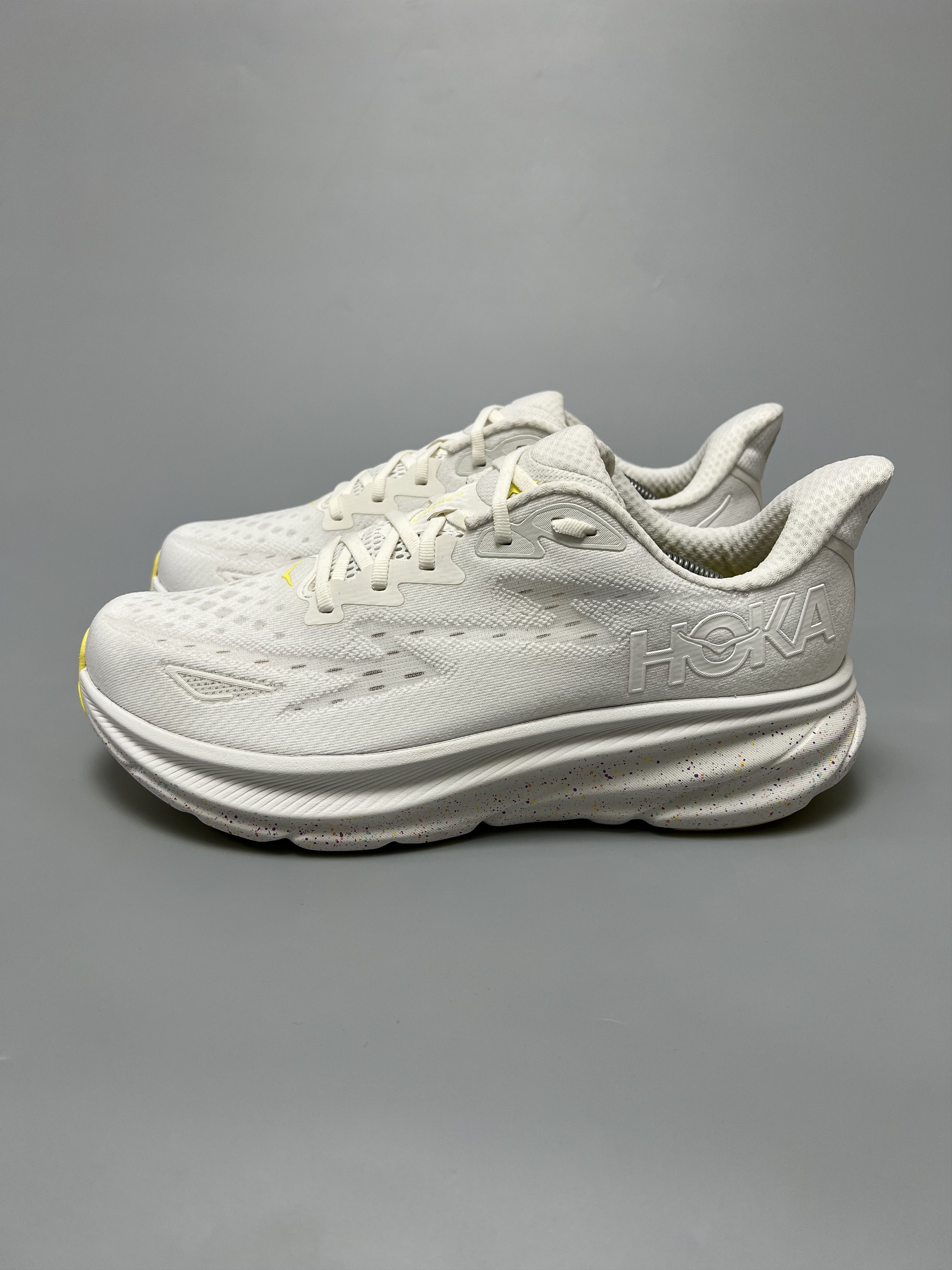 Hoka 10.5EE Hoka One One Clifton 9 Wide Running Shoes Walking Gym Size US 10.5 / EU 43-44 - 2 Thumbnail