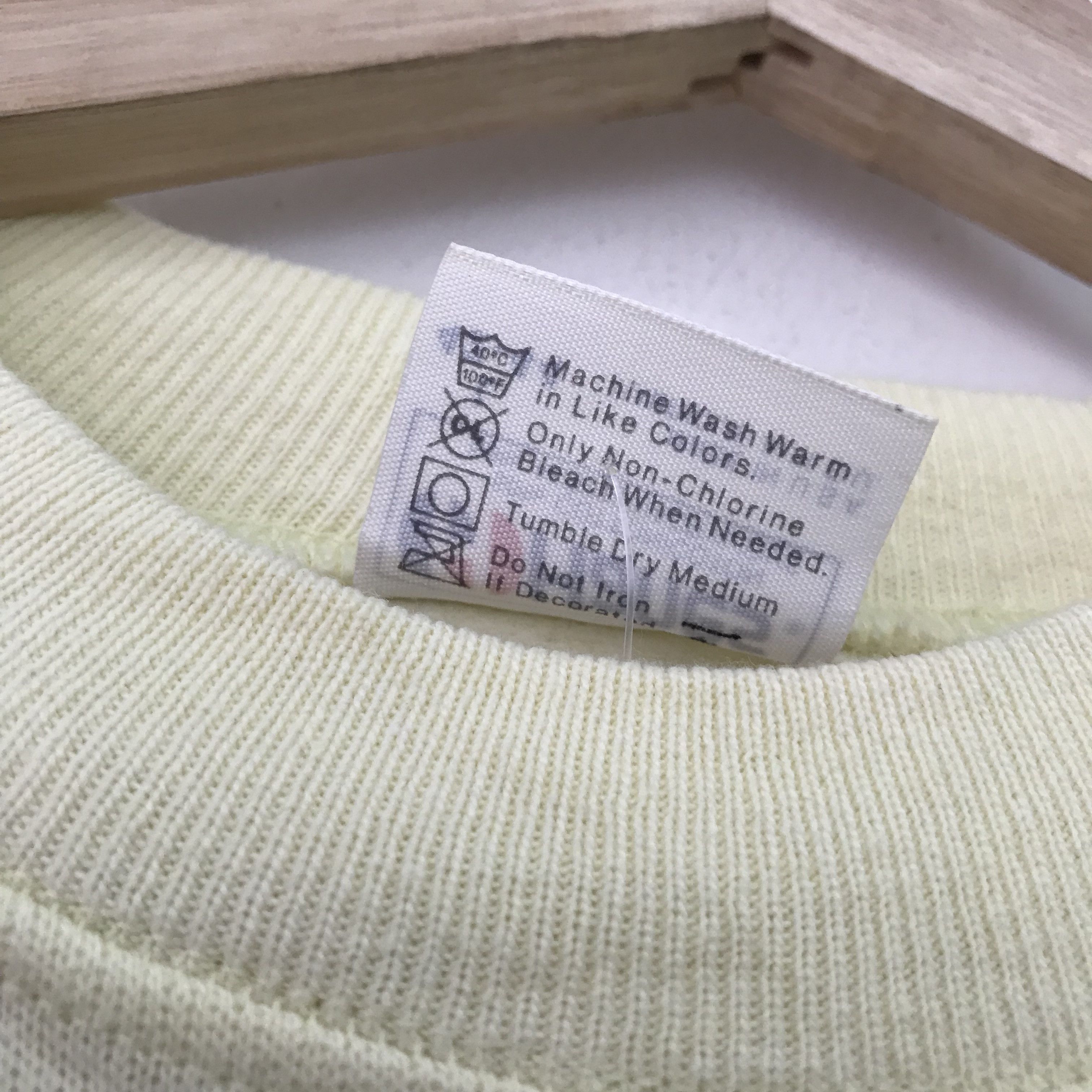 Vintage Vintage 90's Giant Panda Yellow Sweatshirt Large - 429 Size US L / EU 52-54 / 3 - 8 Thumbnail