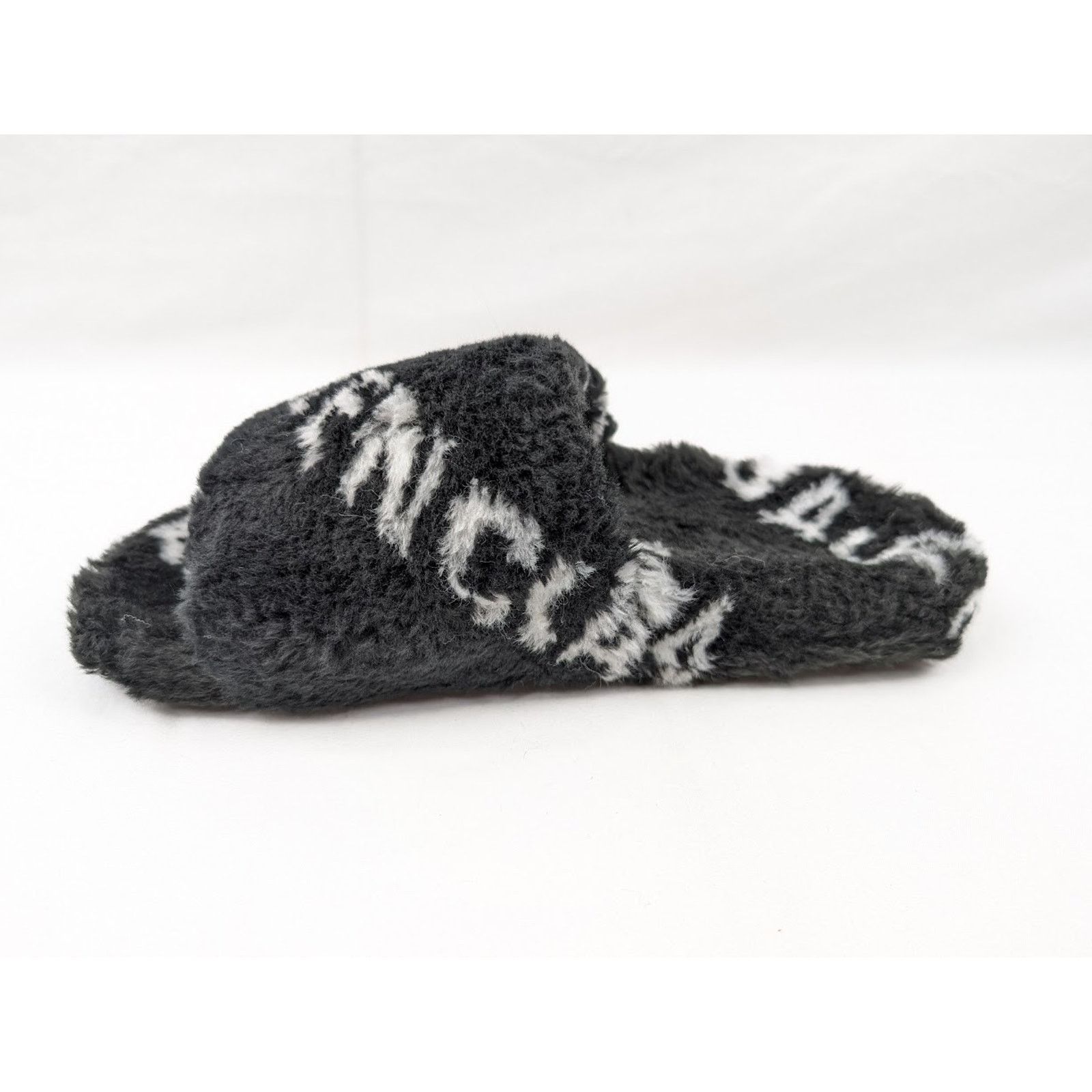 Balenciaga o1rshd1 Q:3 / Allover Logo Furry Slide in Black/White 42 Size US 9 / EU 42 - 7 Thumbnail