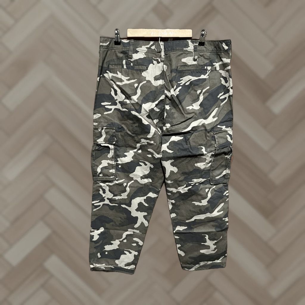 Old Navy Old Navy Mens Green Camo Cargo Pants 38 x 30 Size US 38 / EU 54 - 1 Thumbnail
