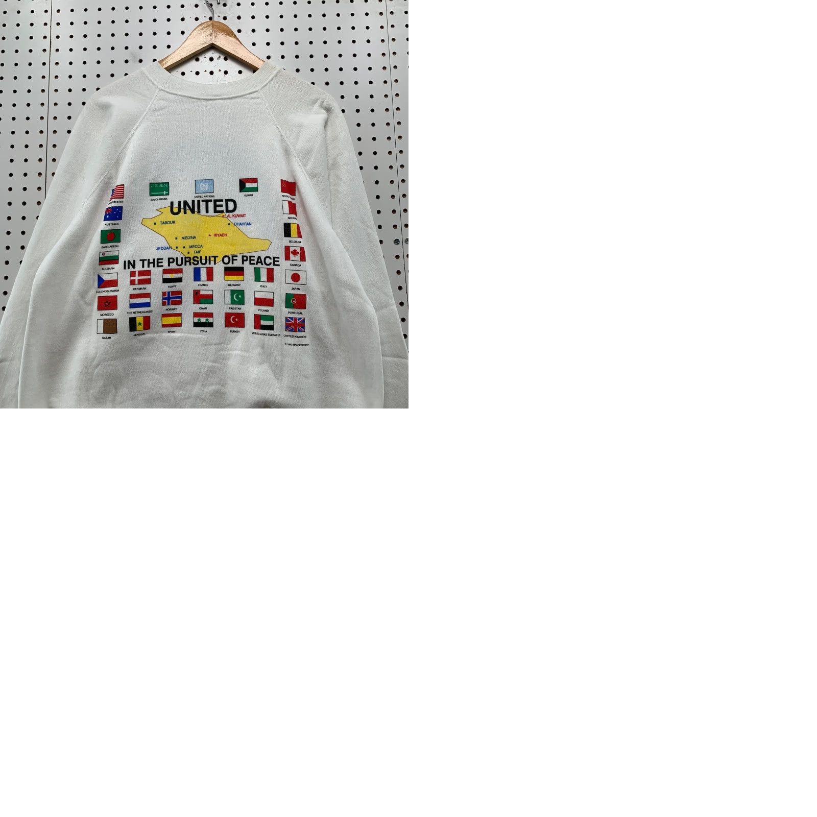 Hanes VINTAGE Hanes Sweatshirt Mens XL White 90s Military War Peace Graphic Print Desert Storm Crew Neck Long Sleeve Pullover Regular Comfort Size US XL / EU 56 / 4 - 10 Thumbnail