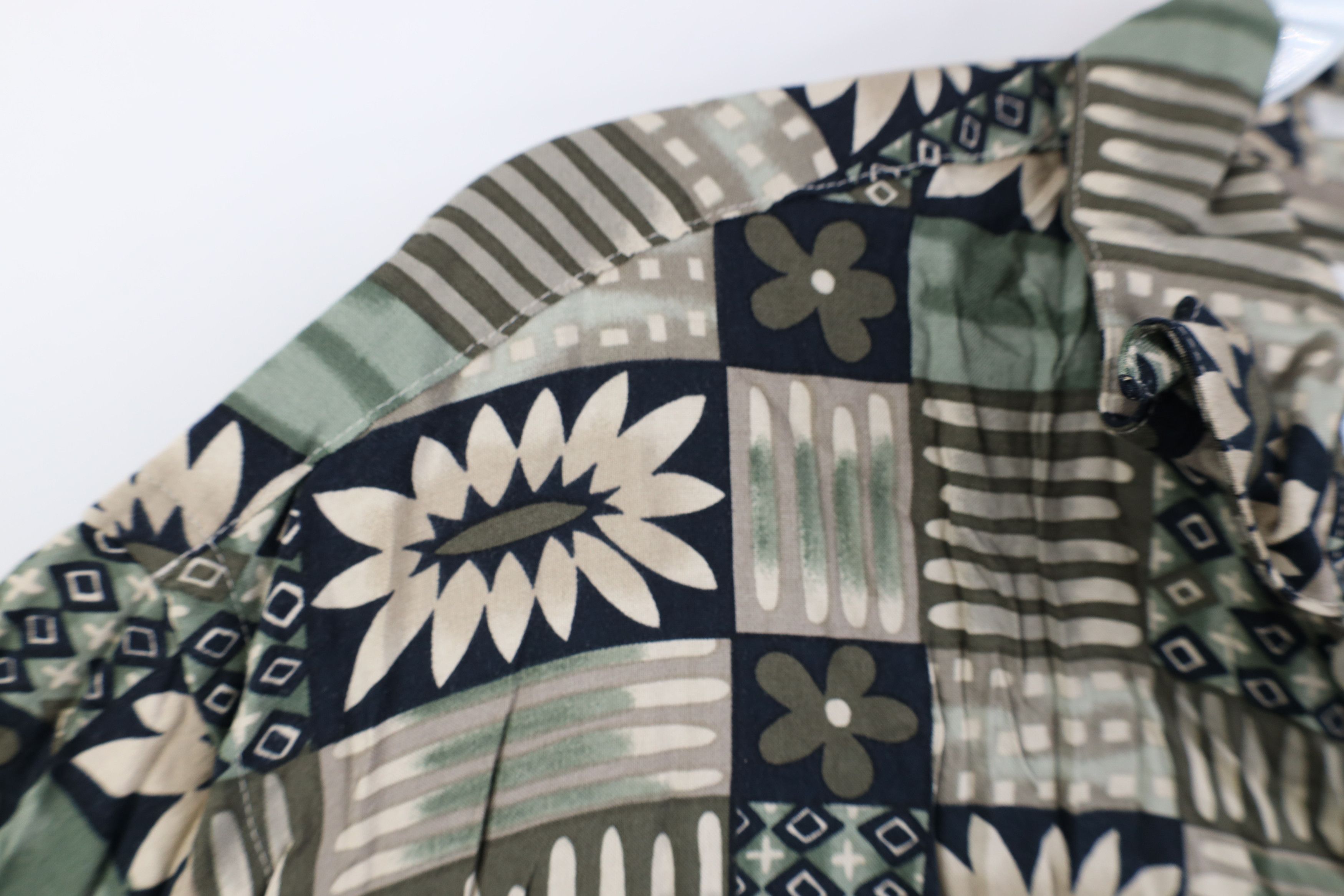 Vintage Vintage 90s Streetwear Gabardine Hawaiian Button Shirt Size US M / EU 48-50 / 2 - 5 Thumbnail