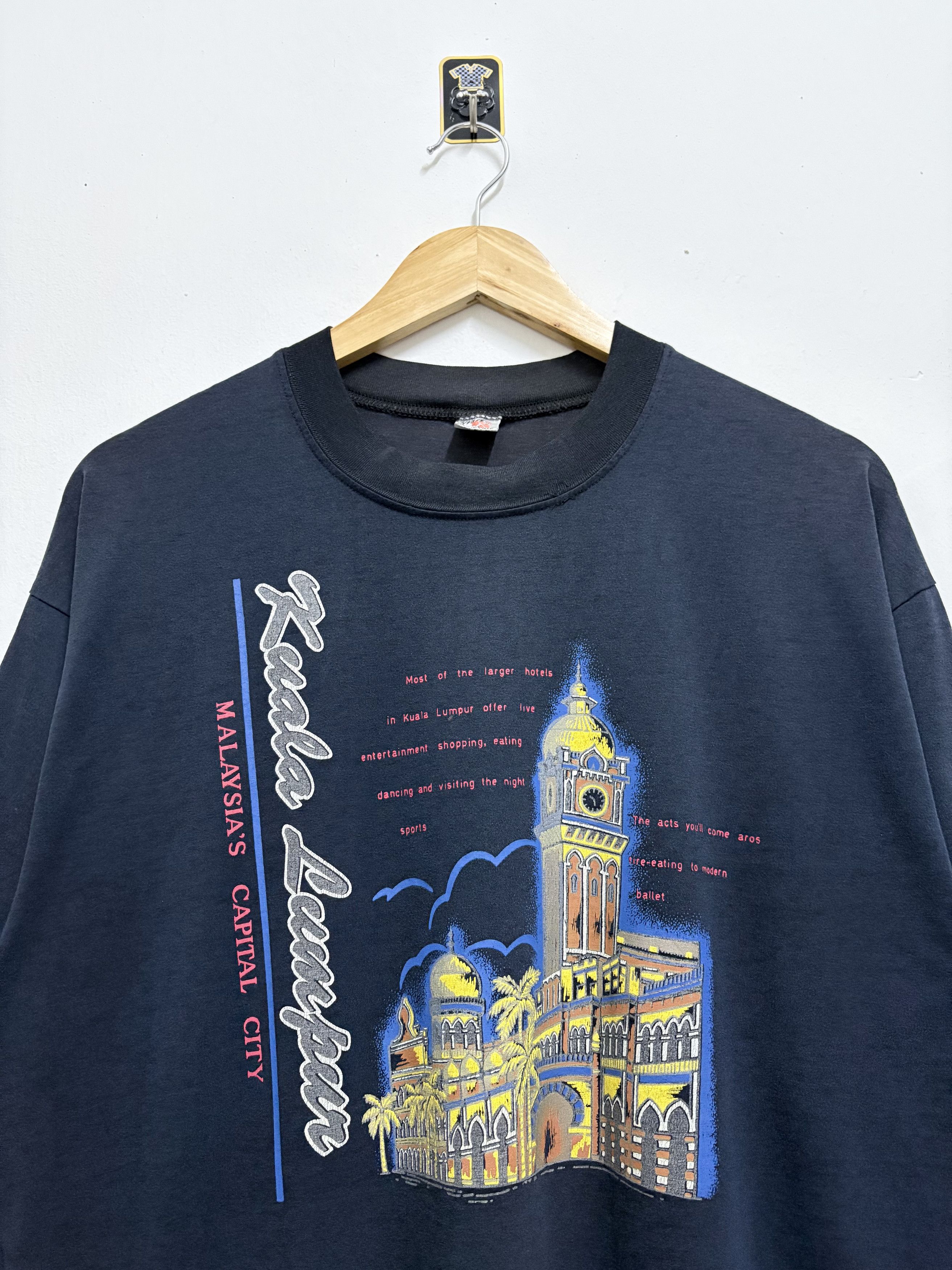 Vintage Vintage 90's Visit Malaysia - City Kuala Lumpur T-Shirt Size US M / EU 48-50 / 2 - 3 Thumbnail