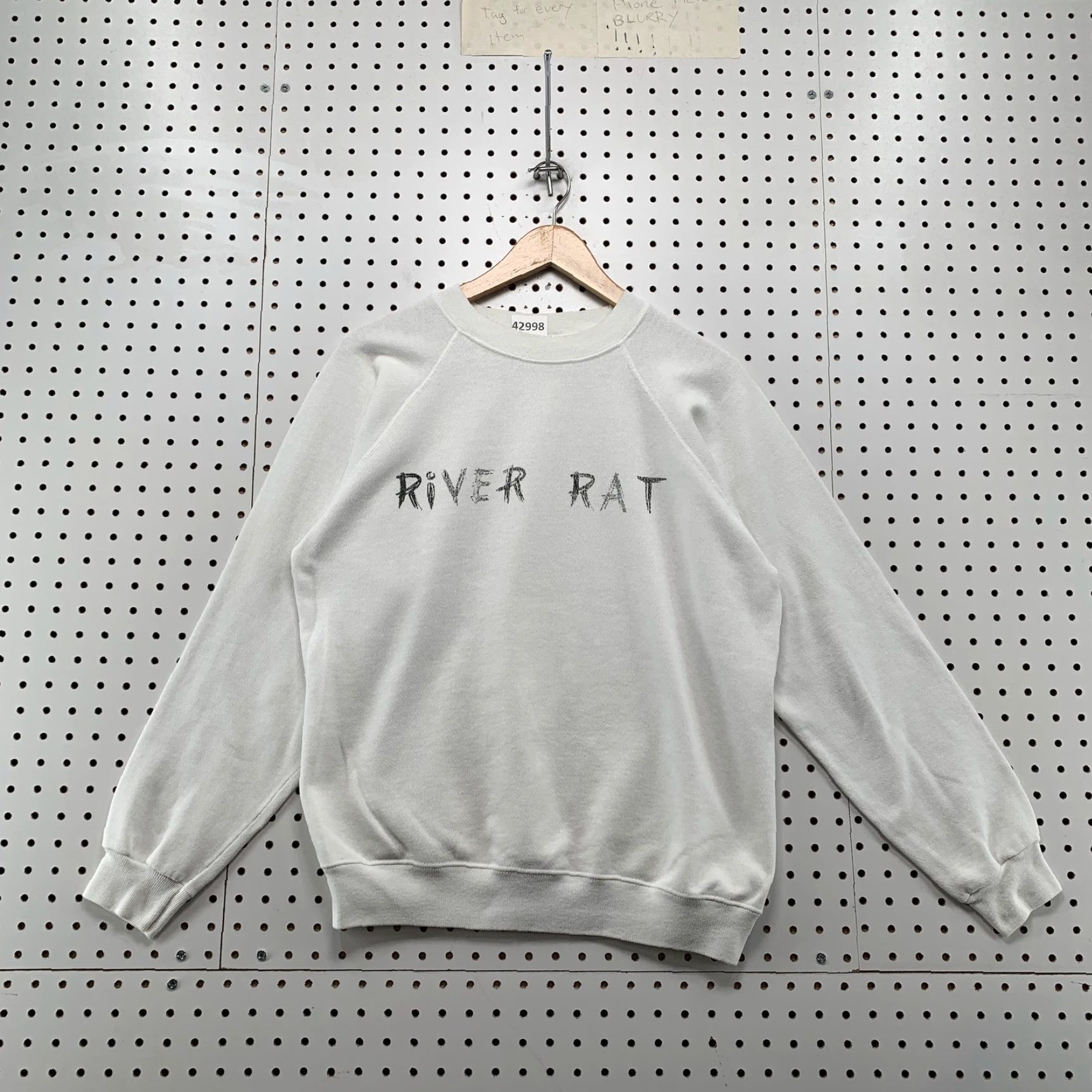 Hanes VINTAGE Hanes River Rat Sweatshirt Mens XL White Pullover 80s USA Made Crew Neck Fleece Cotton/Polyester Size US XL / EU 56 / 4 - 2 Thumbnail