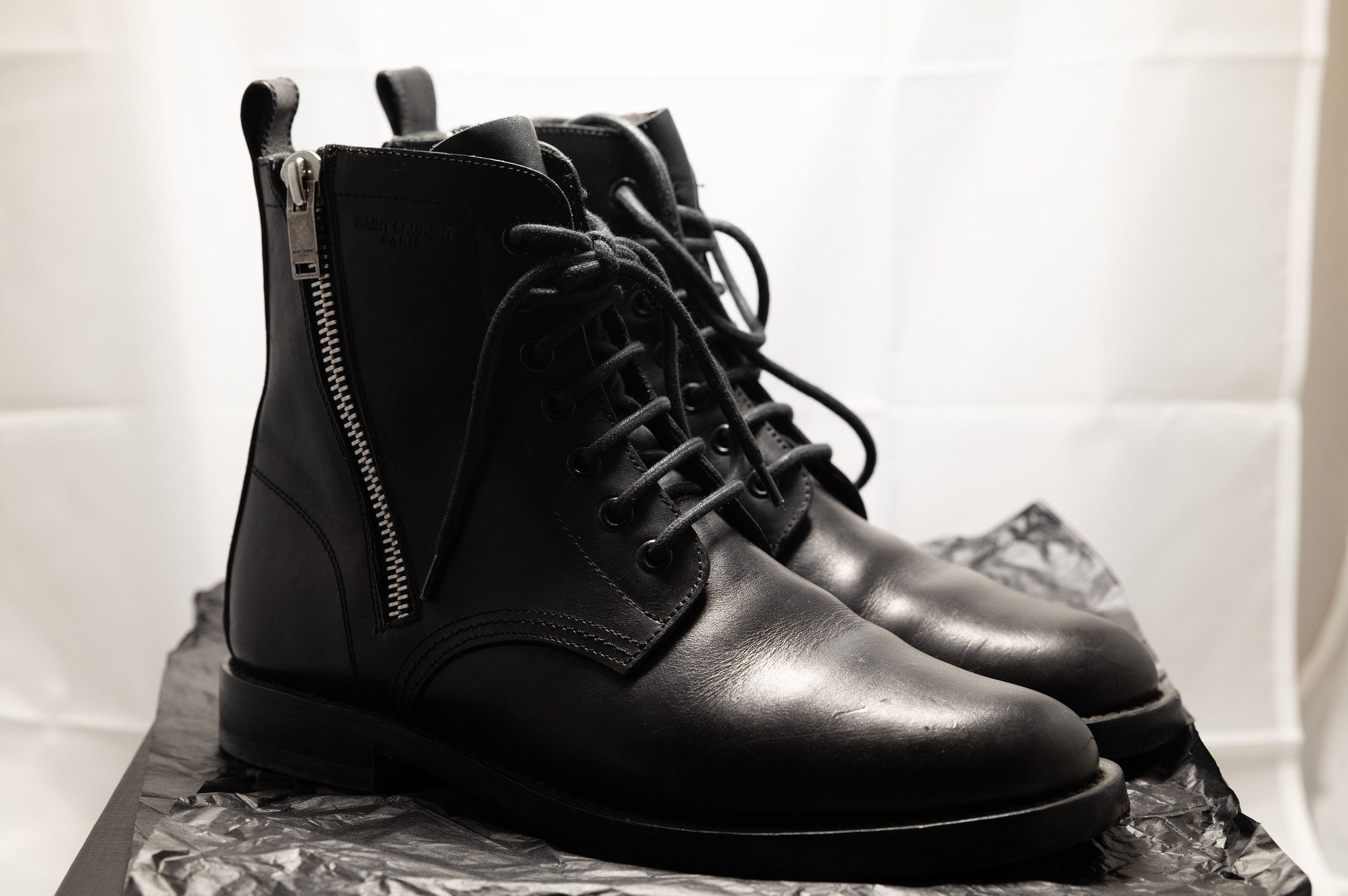 Combat boots saint laurent online