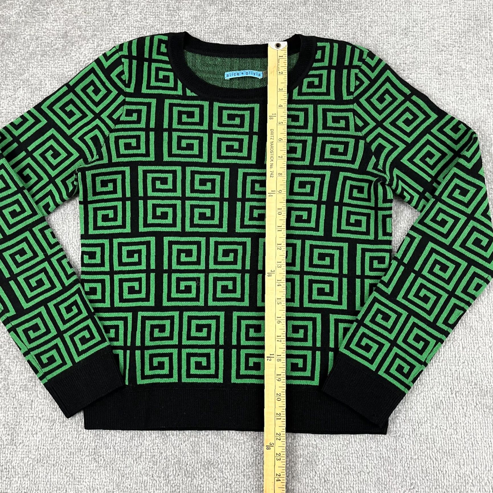 Alice + Olivia VINTAGE Alice + Olivia Sweater Women's Large Merino Wool Crew Neck Geometric Pullover Classic Fall Winter Size L / US 10 / IT 46 - 4 Thumbnail