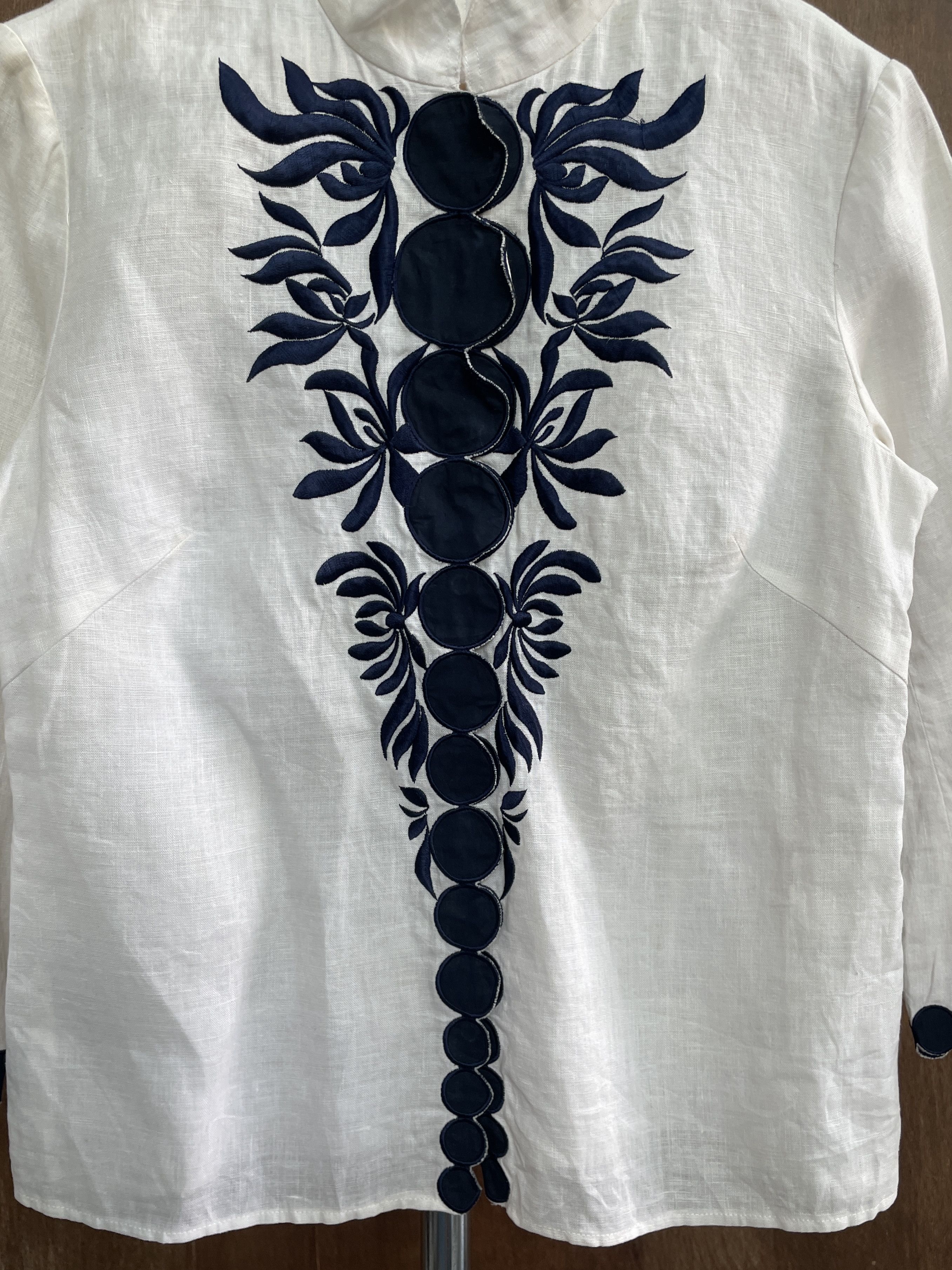 Vivienne Tam VIVIENNE TAM Flower Embroidery White Rayon Shirt Size S / US 4 / IT 40 - 3 Thumbnail
