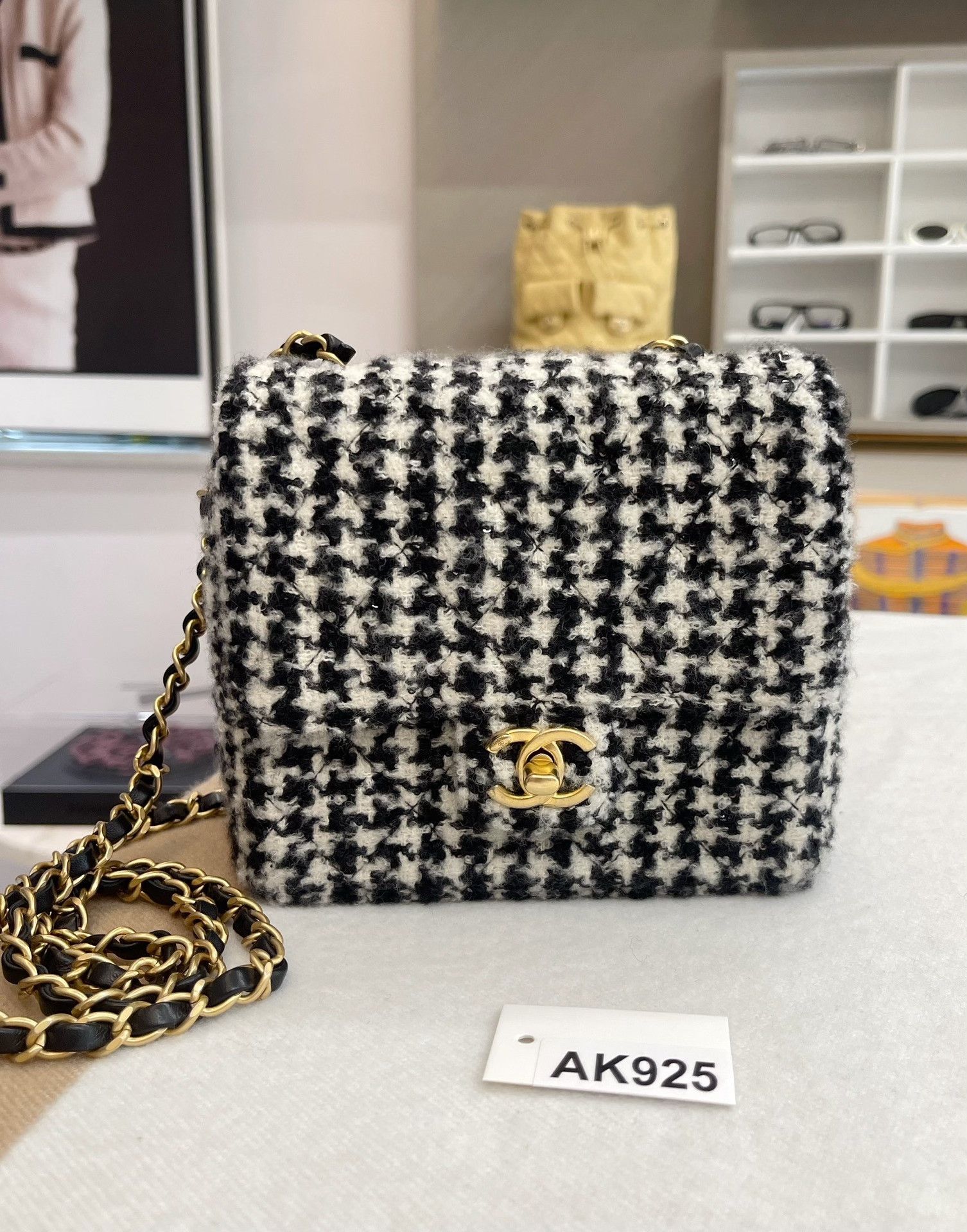 Chanel Pre-loved Bag Very good condition Size ONE SIZE - 1 Thumbnail