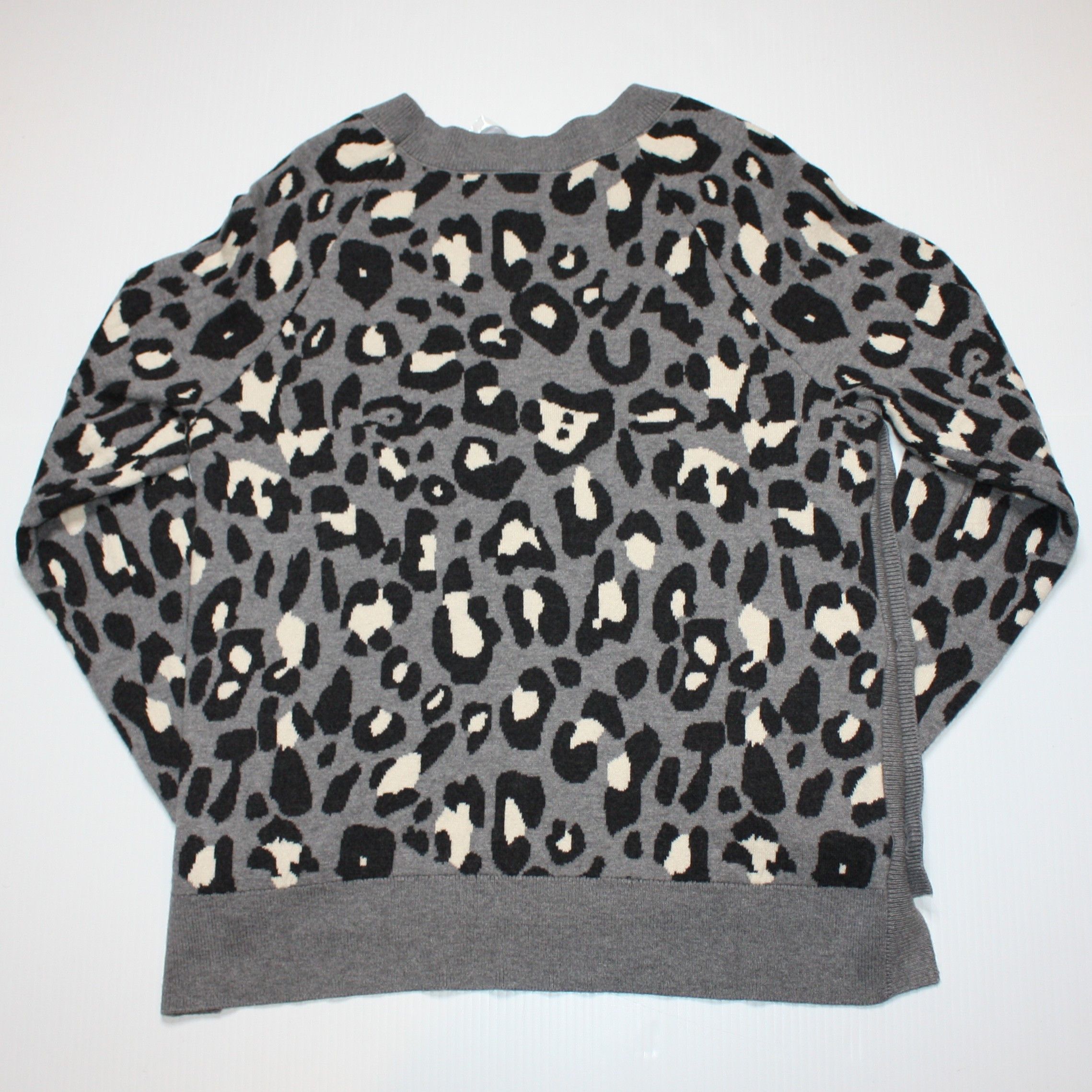 Other Stella & Dot The Side Button Sweater in Gray Leopard Print Size M / US 6-8 / IT 42-44 - 9 Thumbnail