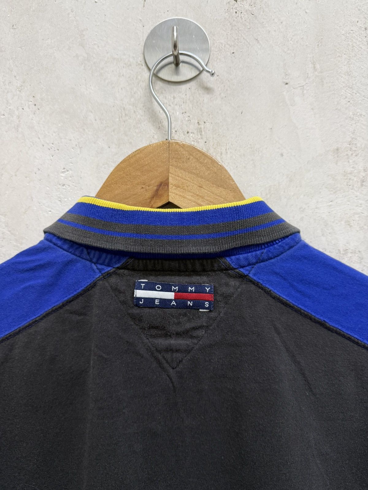 Tommy Hilfiger Vintage Tommy Hilfiger Faded Polo Tshirt Size US L / EU 52-54 / 3 - 4 Thumbnail