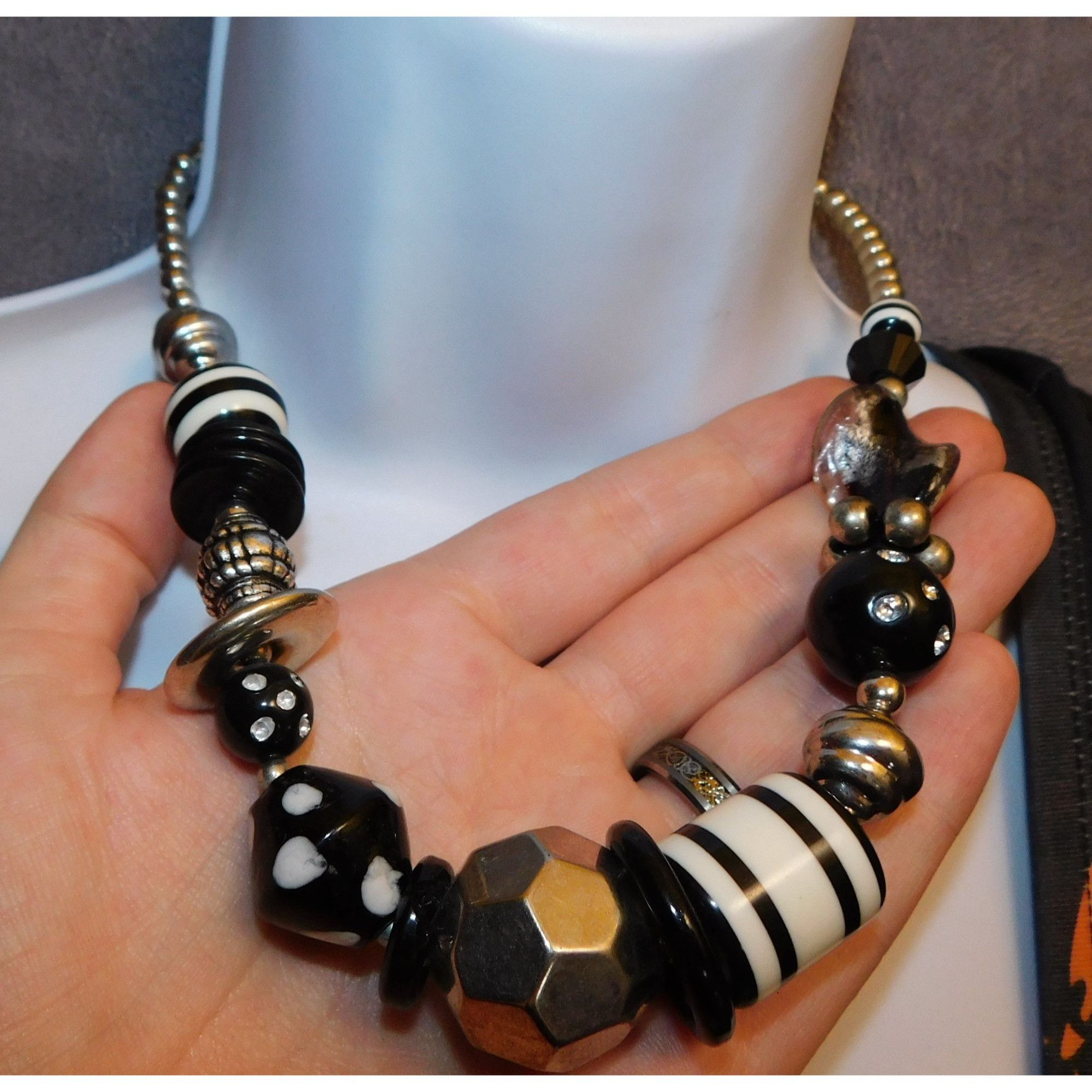 Other 90s Style Black And White Chunky Beaded Necklace Size ONE SIZE - 1 Thumbnail