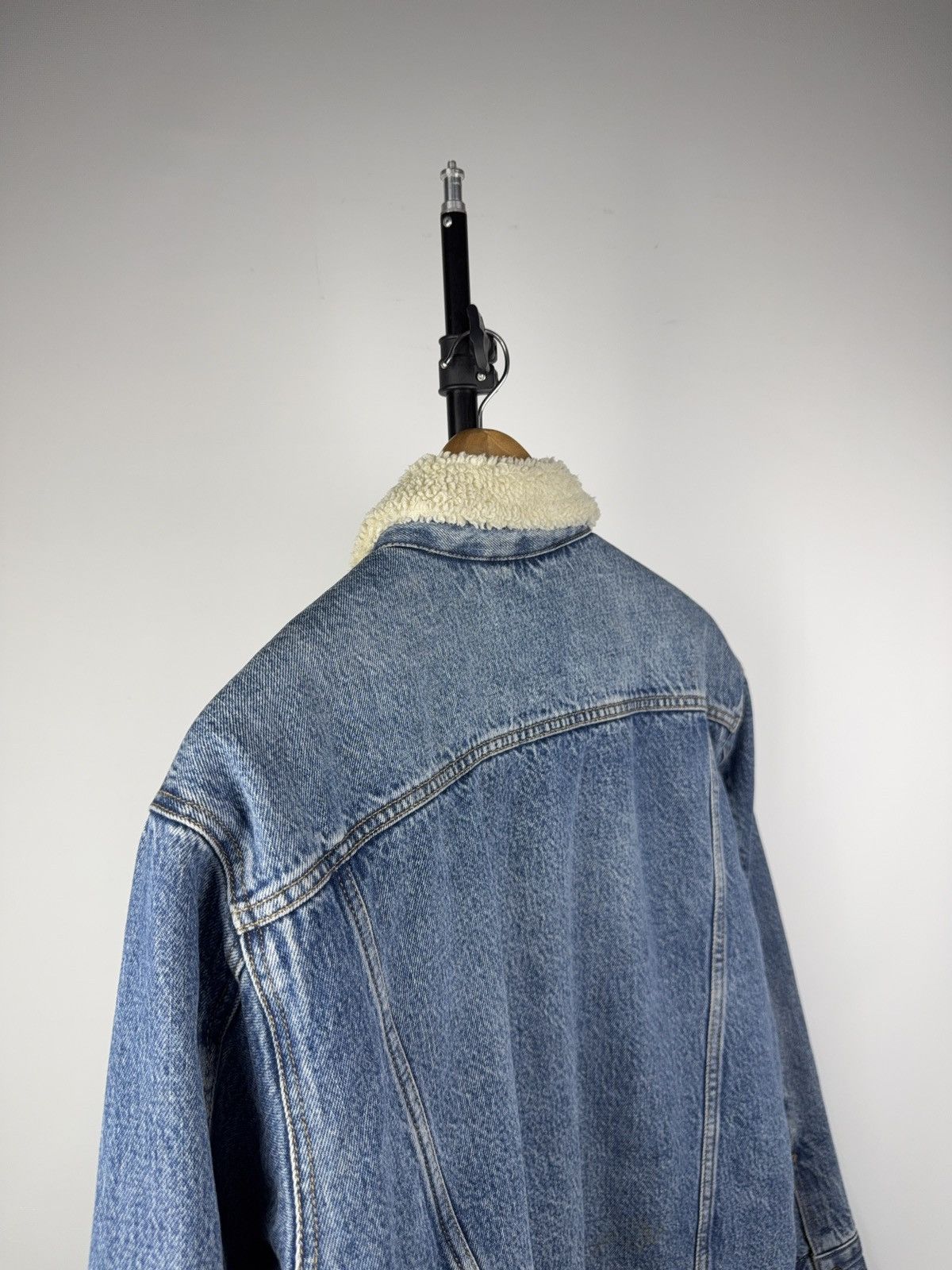 Levi's Retro 00s Levi’s Premium Sherpa Trucker Denim Jacket L Size L / US 10 / IT 46 - 8 Thumbnail