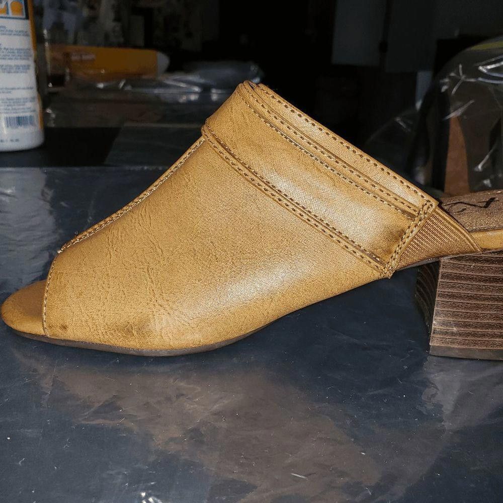 Designer CT1848a Aerosole Taupe A2 Heel Rest Slide on Sandal 7.5 Size US 7.5 / IT 37.5 - 9 Thumbnail