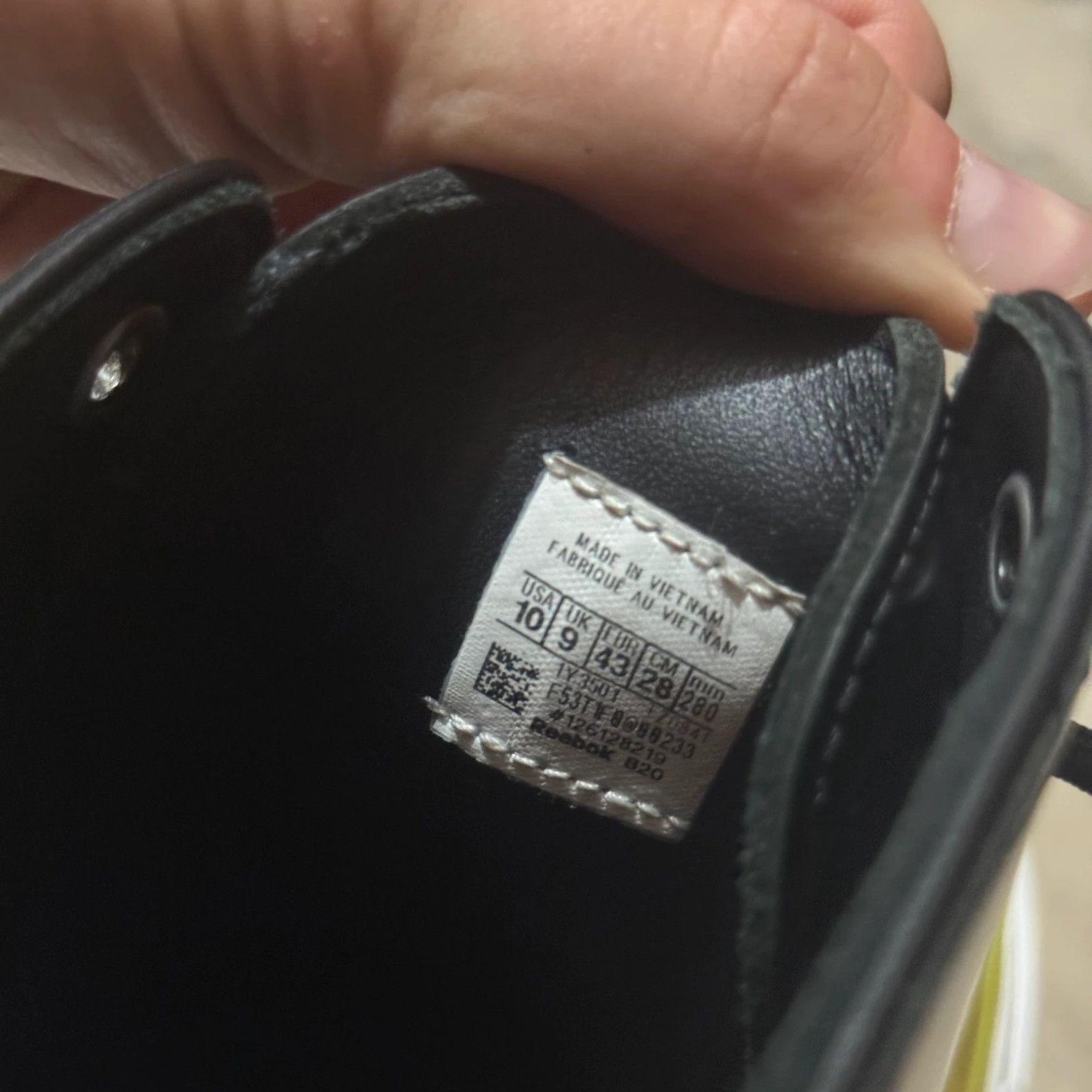 Maison Margiela × Reebok Maison Margiela x Reebok tabi high sneaker Size US 10 / EU 43 - 9 Thumbnail