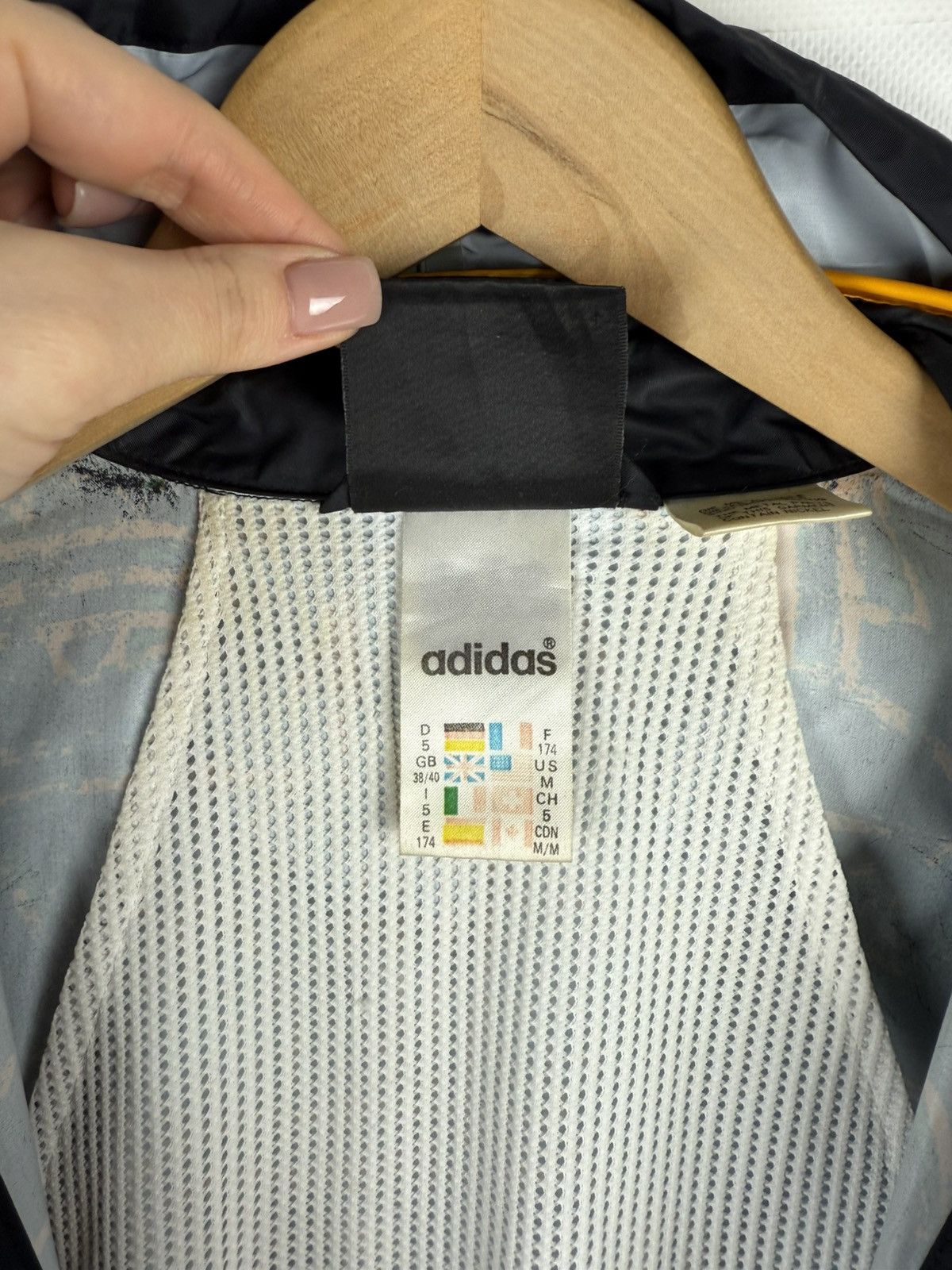 Adidas × Vintage Adidas VTG Overprinted Packable Light Windbreaker Jacket Size US M / EU 48-50 / 2 - 18 Thumbnail