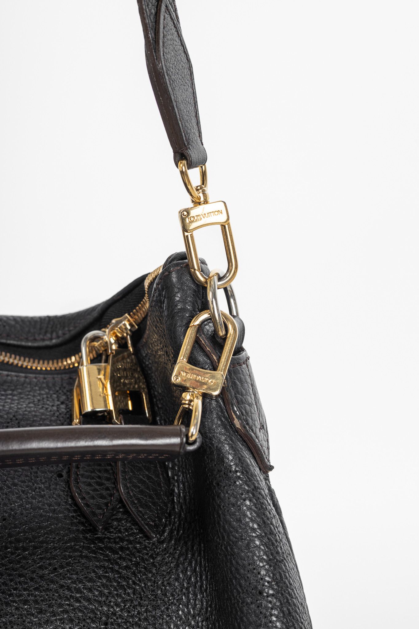 Louis Vuitton Louis Vuitton Selene MM Black Mahina Leather Hobo Size ONE SIZE - 7 Thumbnail