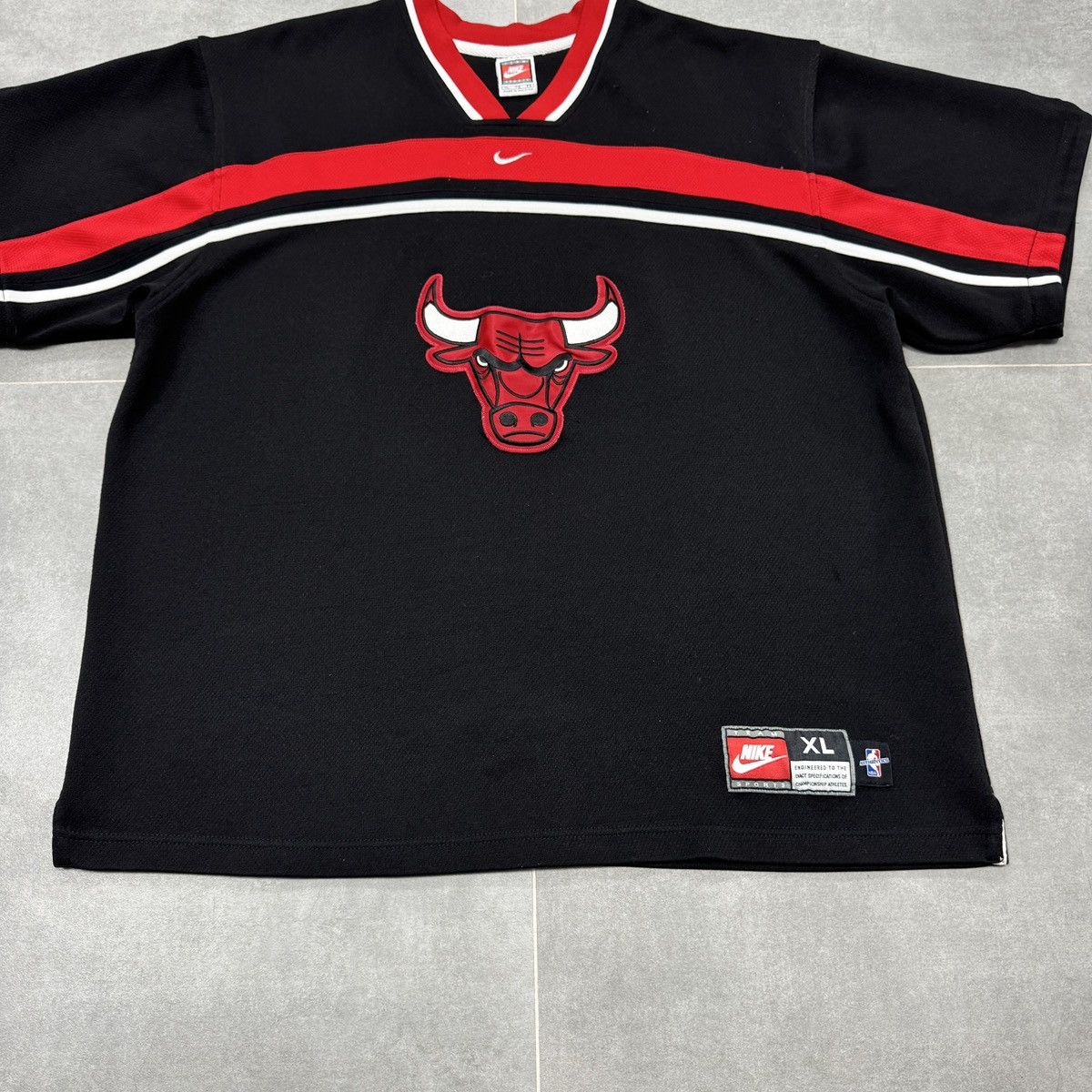 Nike Vintage Nike NBA Chicago Bulls 90s Swoosh Jersey Shirt Y2K Size US XL / EU 56 / 4 - 3 Thumbnail
