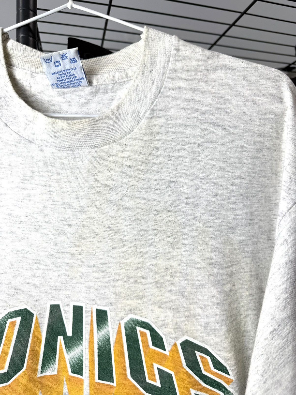NBA Rare! Vintage 1990’s Sonics Seattle Supersonic NBA T Shirt Size US L / EU 52-54 / 3 - 6 Thumbnail