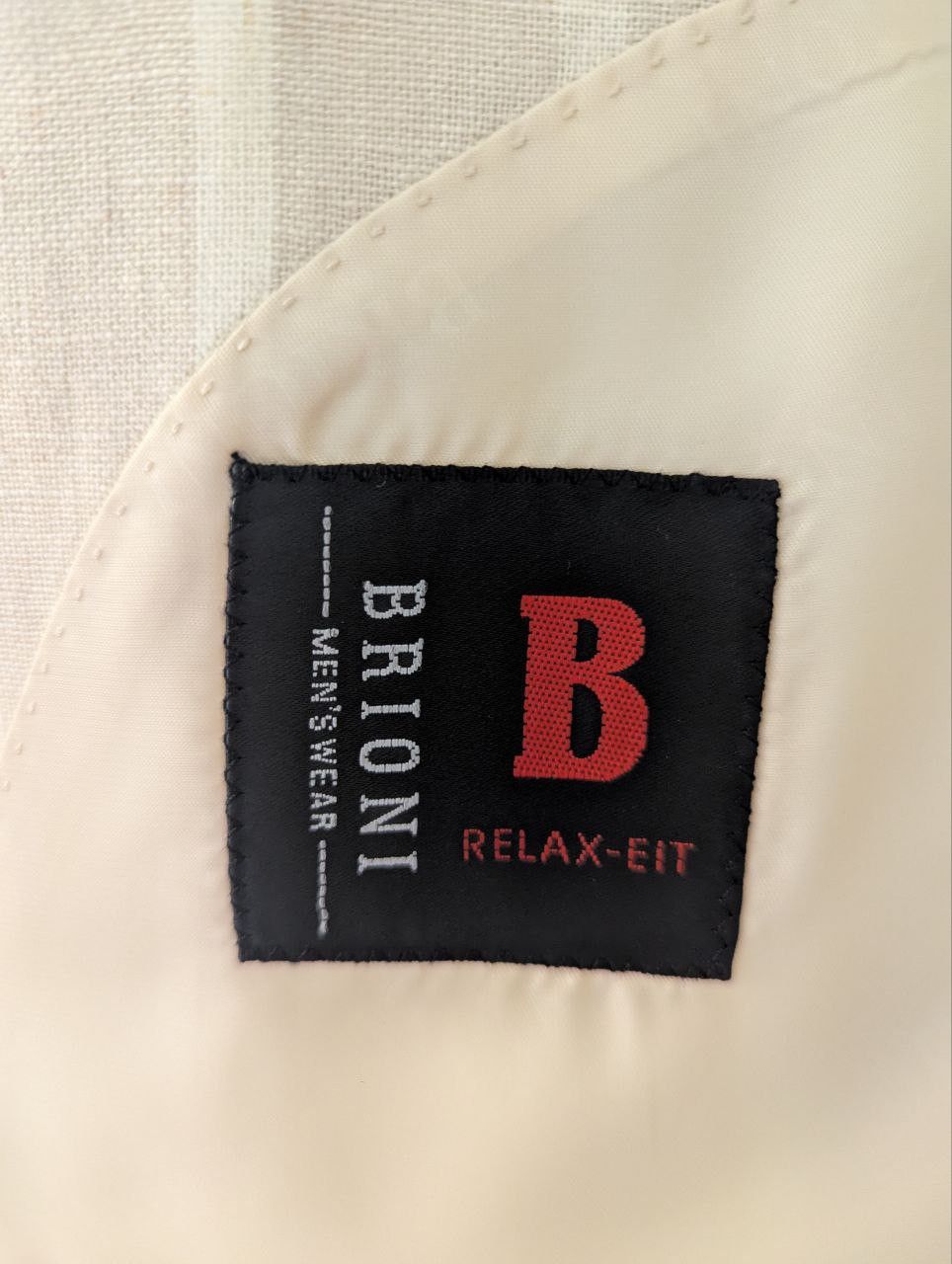 Brioni Suit (56 Eur size) Size 46R - 2 Thumbnail