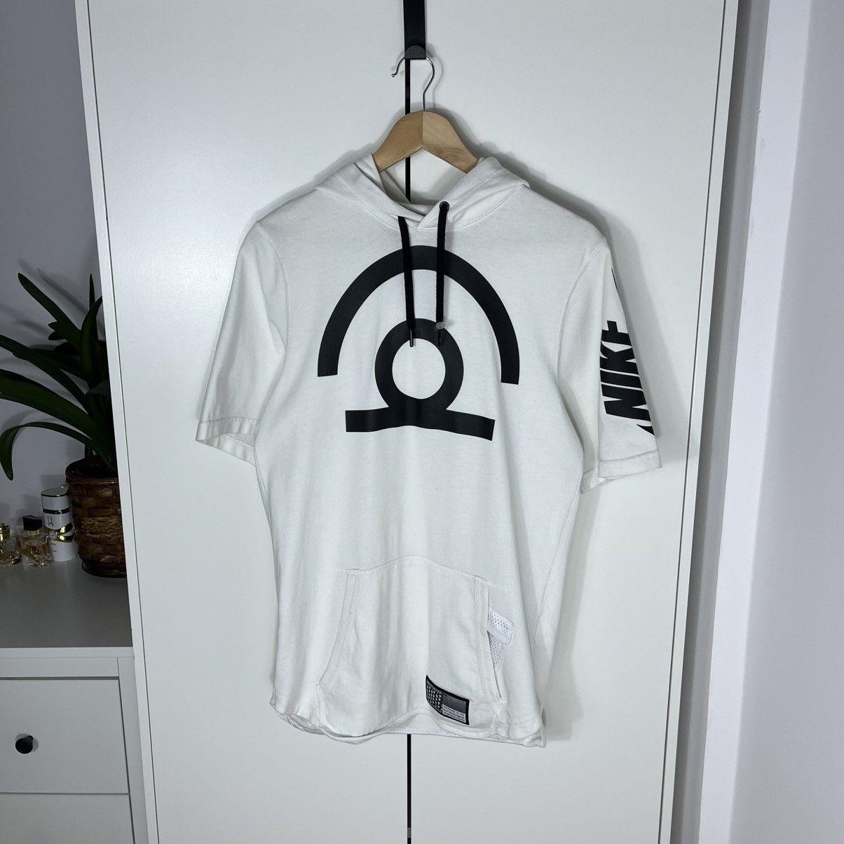 Nike Nike Air Pivot V3 Short Sleeve Hoodie Basketball Streetwear Size US S / EU 44-46 / 1 - 1 Thumbnail