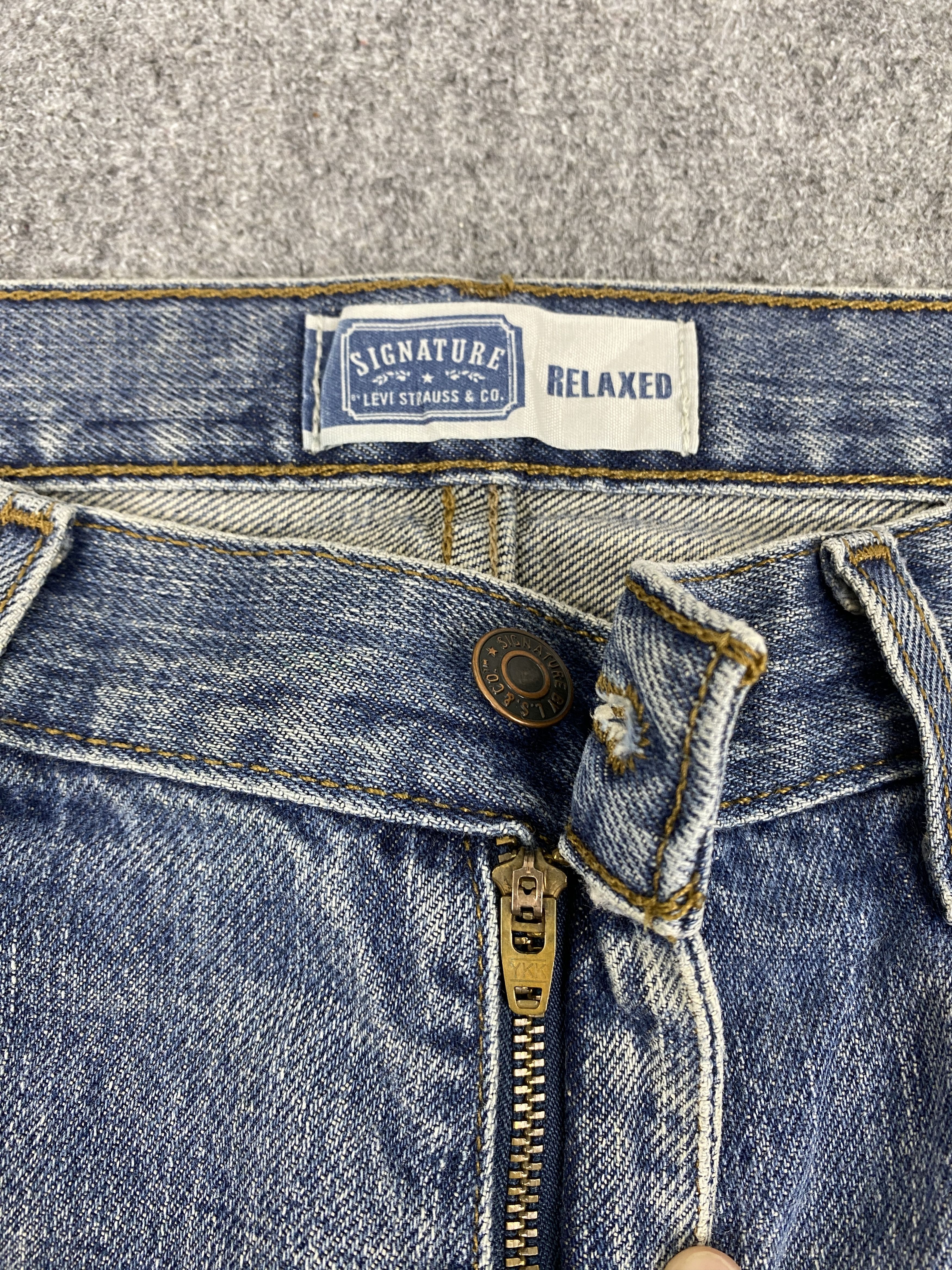 Levi's Vintage Distressed Levis Signature Faded Blue Jeans S0027 Size US 33 - 6 Thumbnail