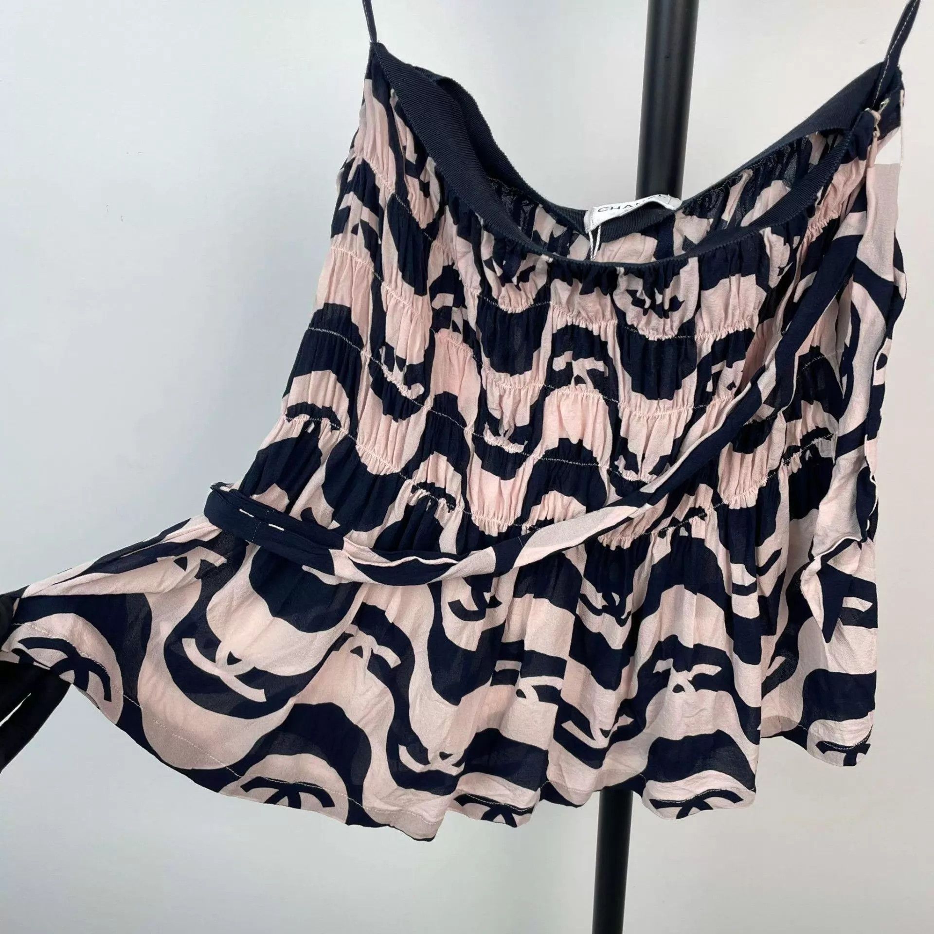 Chanel Chanel Wavy Logo Silk Skirt Size 27" / US 4 / IT 40 - 9 Thumbnail