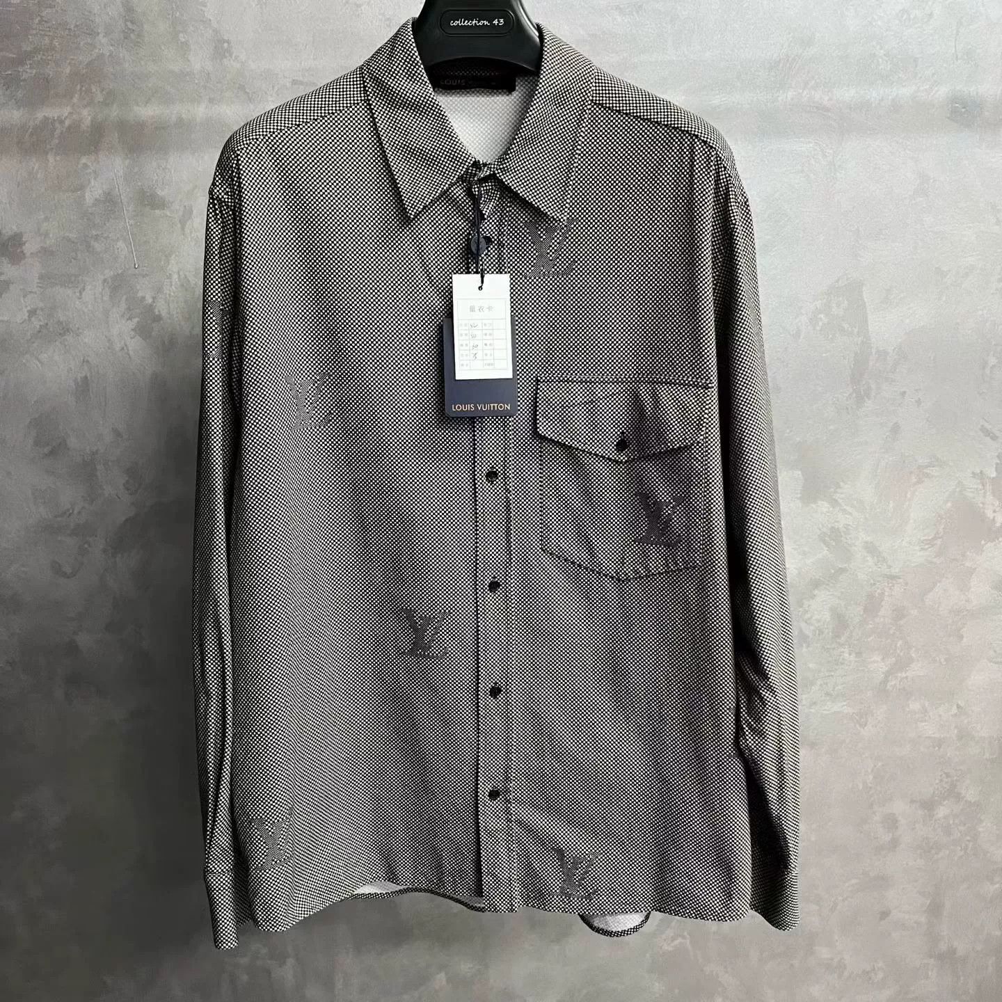 Louis Vuitton Louis Vuitton Retro Gray T-Shirt XL Women Size XL / US 12-14 / IT 48-50 - 1 Thumbnail