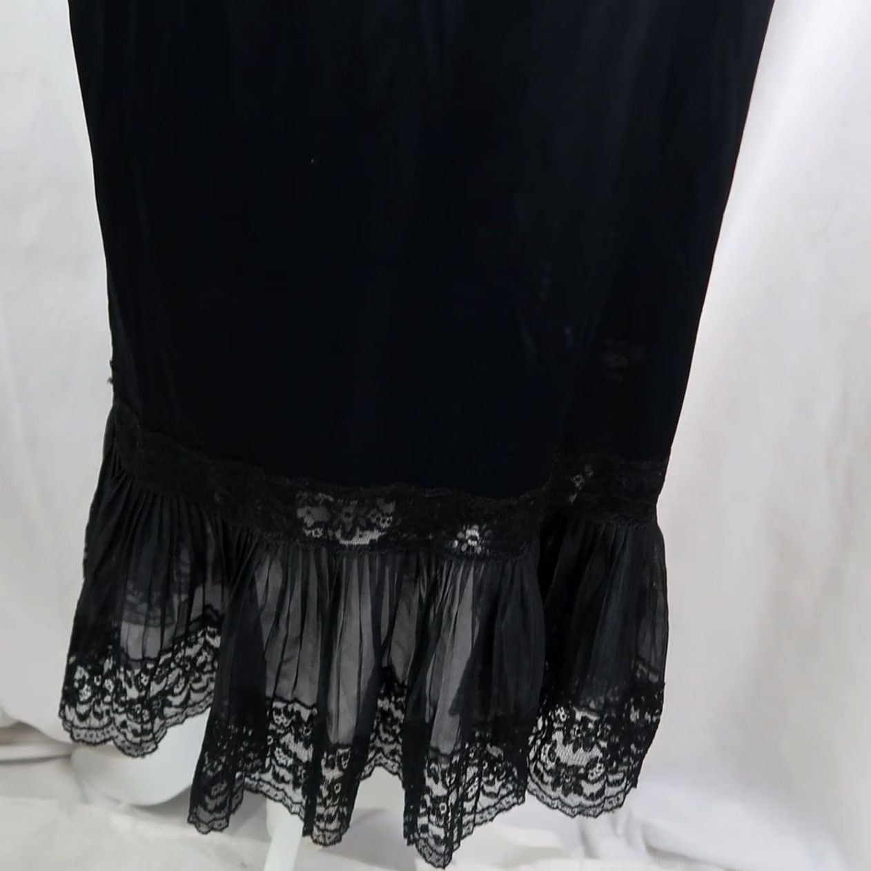 Vintage VINTAGE Van Raalte Black Lace Trim Slip Dress S Womens Slip 60s Lace Nylon Black Girls Mens Size S / US 4 / IT 40 - 5 Thumbnail