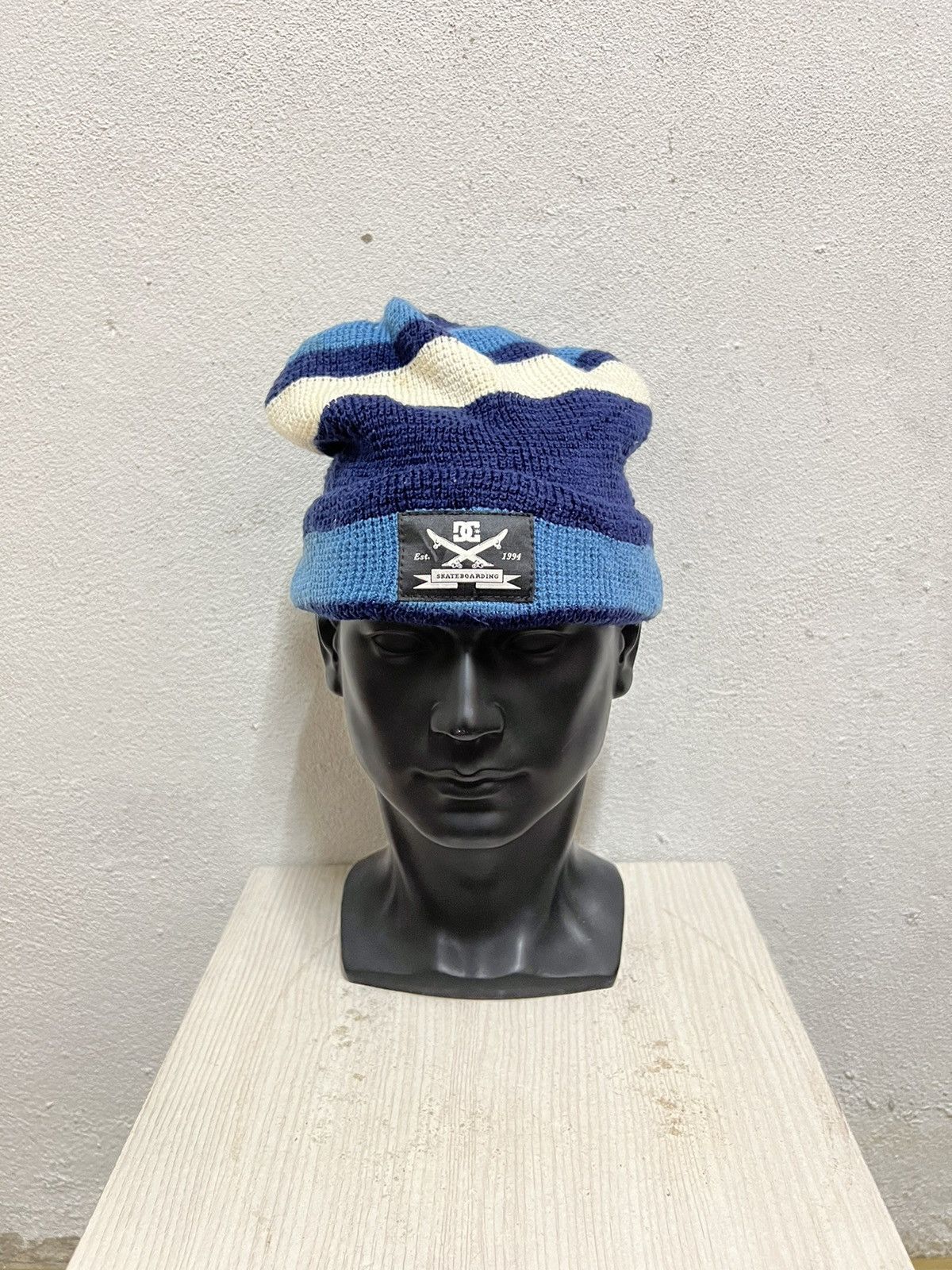 Vintage Vintage DC Shoes Skateboard Beanie Hats Size ONE SIZE - 2 Thumbnail