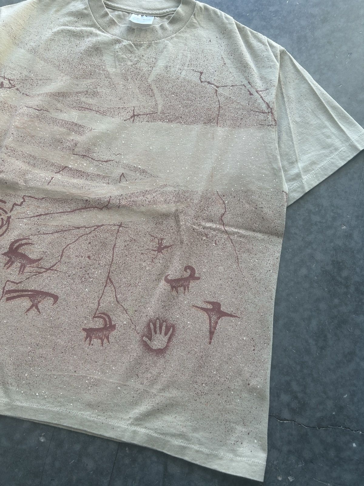 Vintage Vintage 90s Wolf Native Art AOP Graphic Tee Size US L / EU 52-54 / 3 - 3 Thumbnail